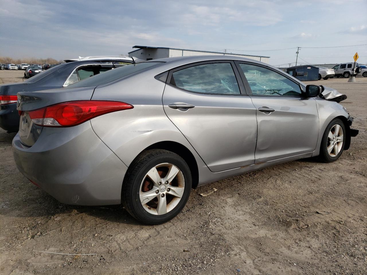 Photo 3 VIN: KMHDH4AE6BU123546 - HYUNDAI ELANTRA 