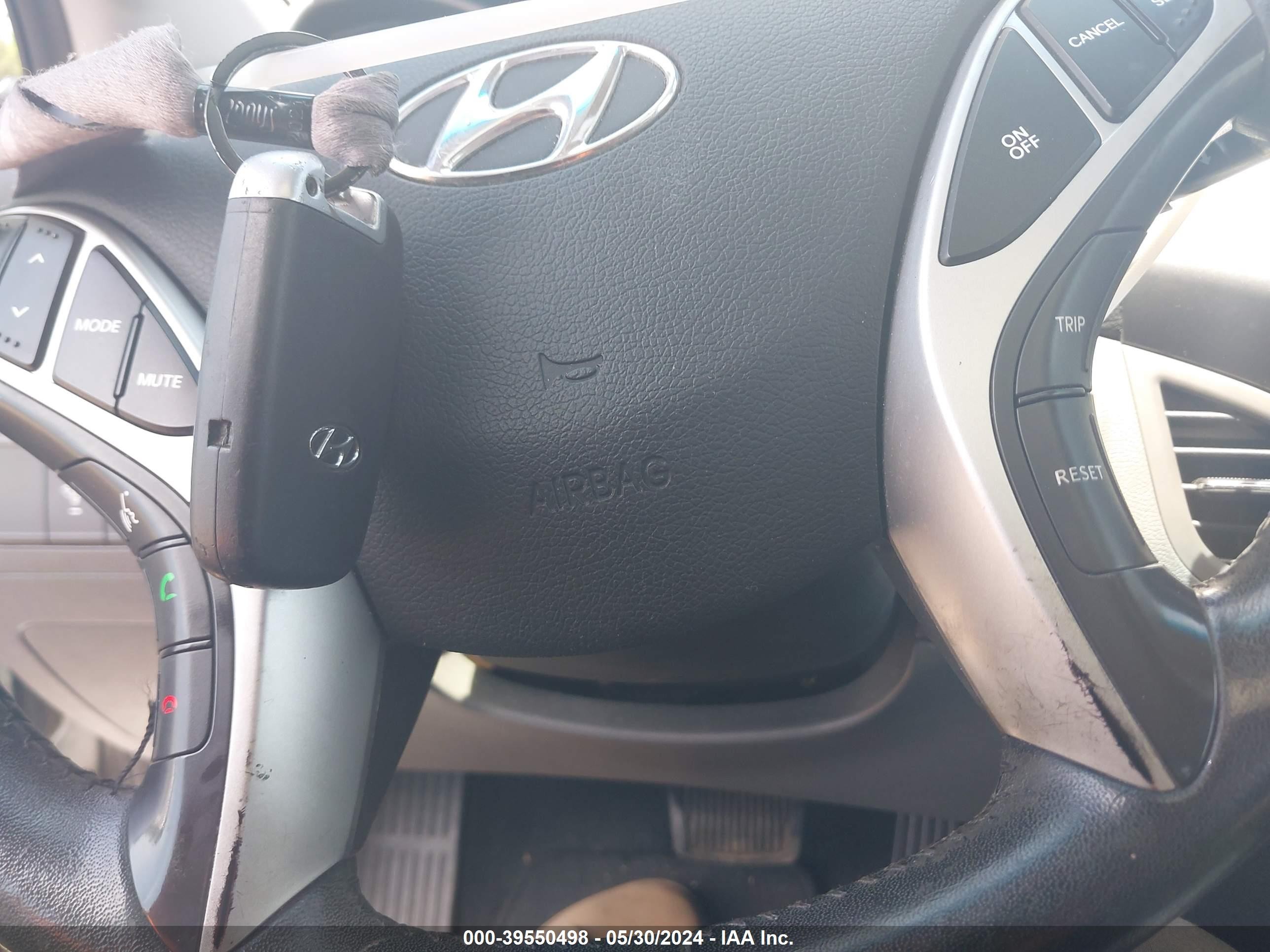 Photo 10 VIN: KMHDH4AE6BU165151 - HYUNDAI ELANTRA 