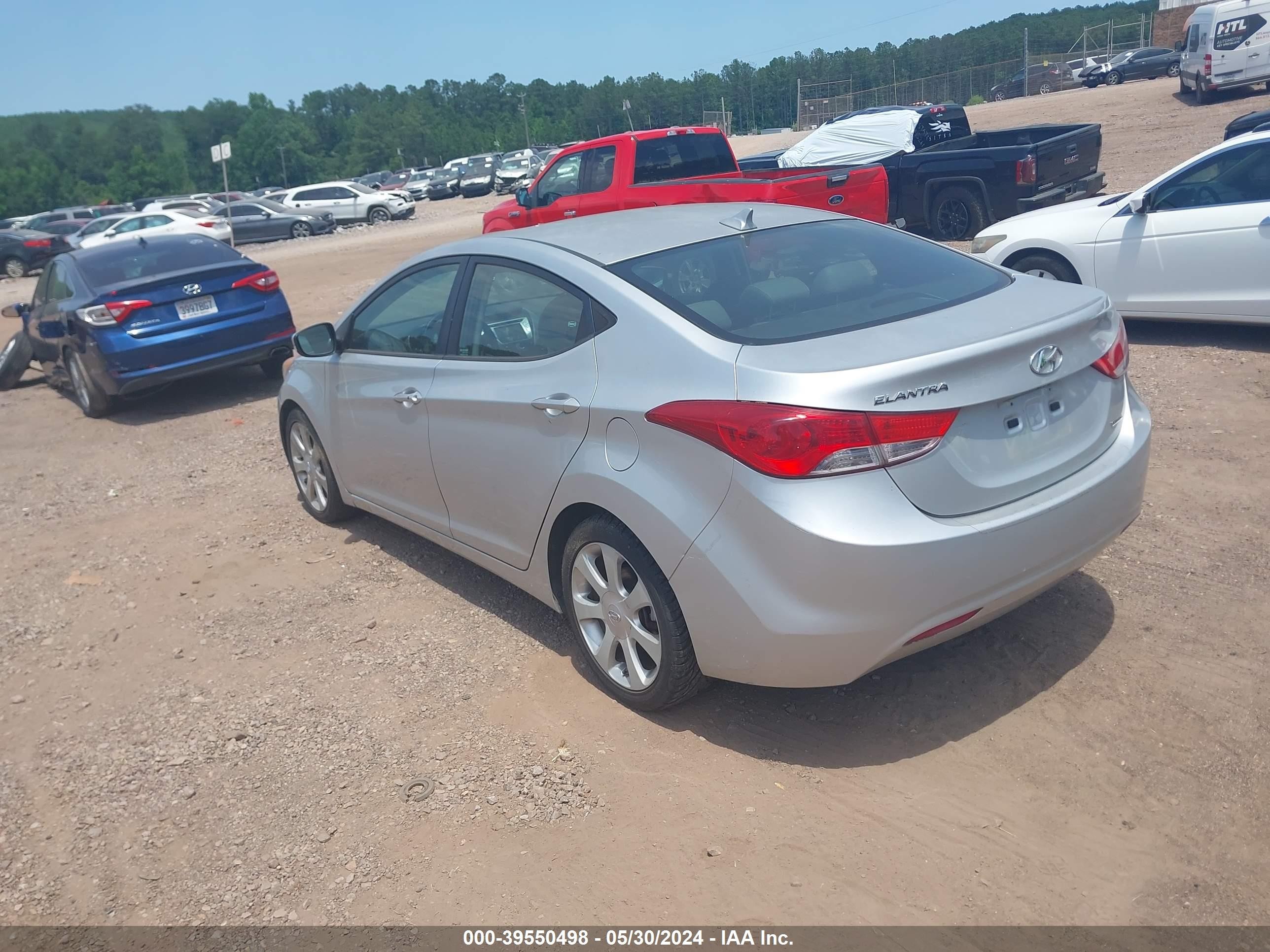 Photo 2 VIN: KMHDH4AE6BU165151 - HYUNDAI ELANTRA 