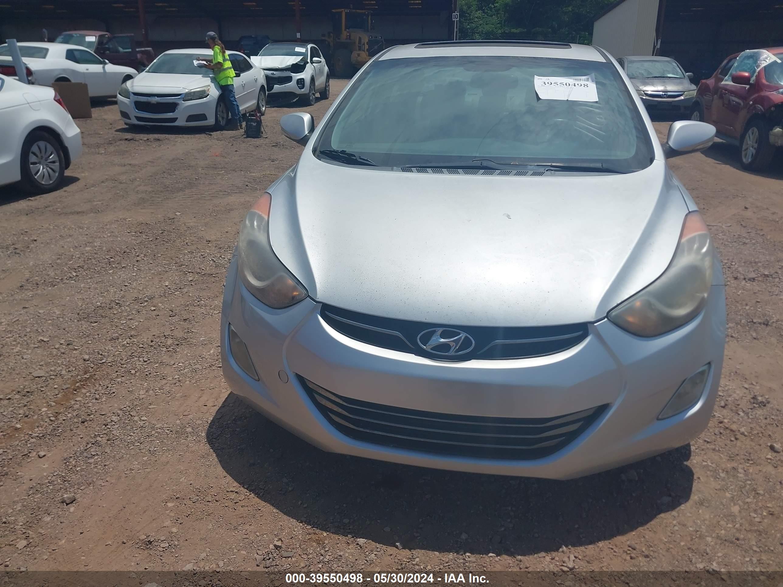 Photo 5 VIN: KMHDH4AE6BU165151 - HYUNDAI ELANTRA 