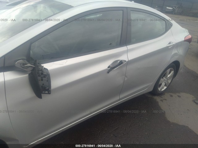 Photo 5 VIN: KMHDH4AE6CU258690 - HYUNDAI ELANTRA 