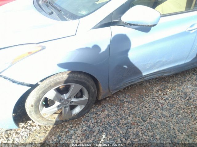 Photo 5 VIN: KMHDH4AE6CU316345 - HYUNDAI ELANTRA 