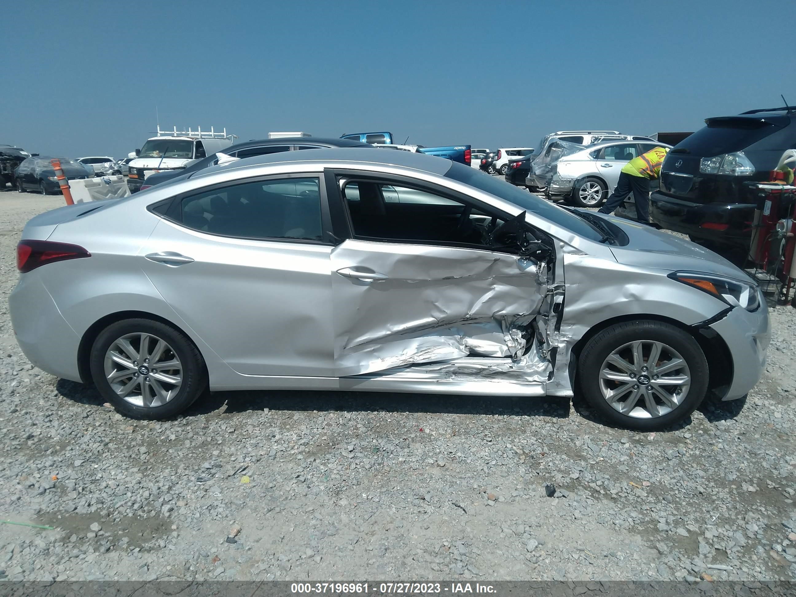 Photo 12 VIN: KMHDH4AE6EU038758 - HYUNDAI ELANTRA 