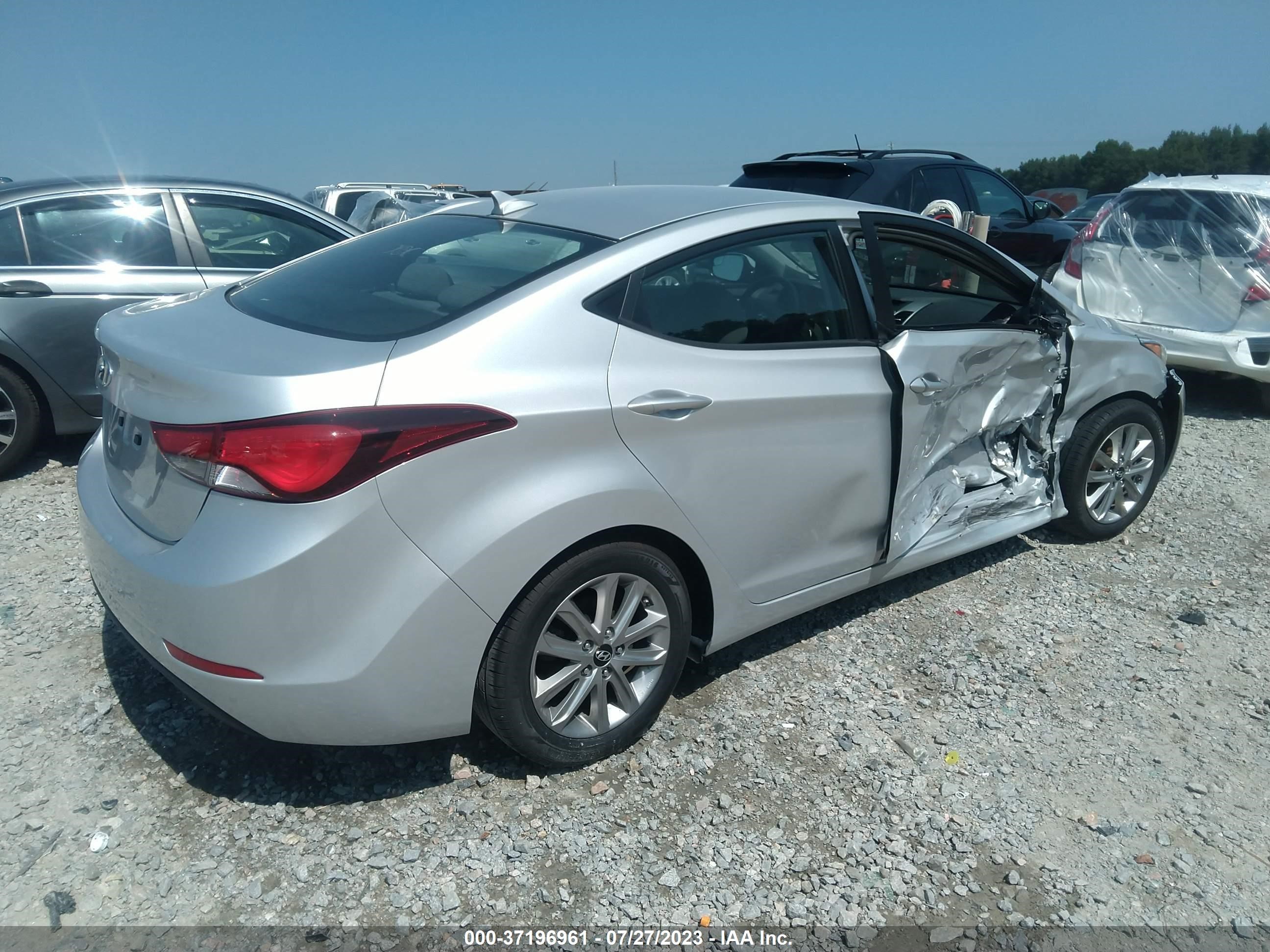 Photo 3 VIN: KMHDH4AE6EU038758 - HYUNDAI ELANTRA 