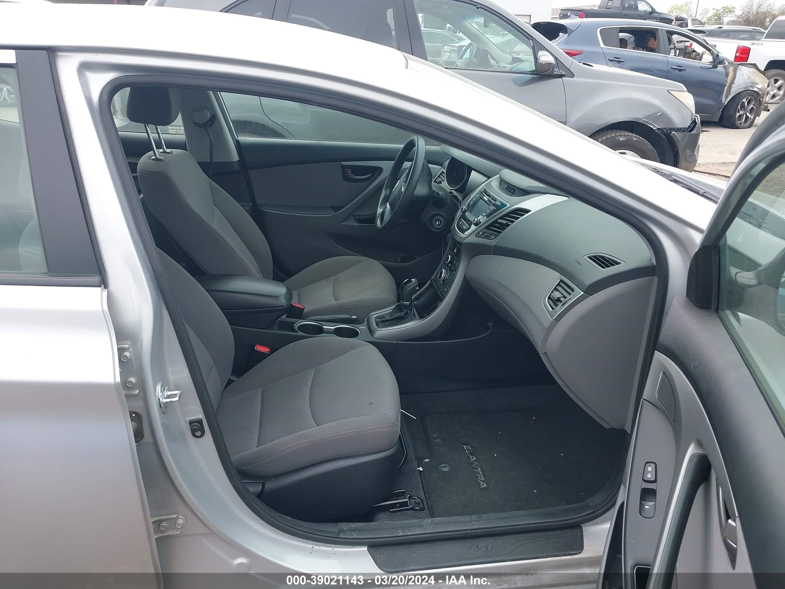 Photo 4 VIN: KMHDH4AE6EU170080 - HYUNDAI ELANTRA 