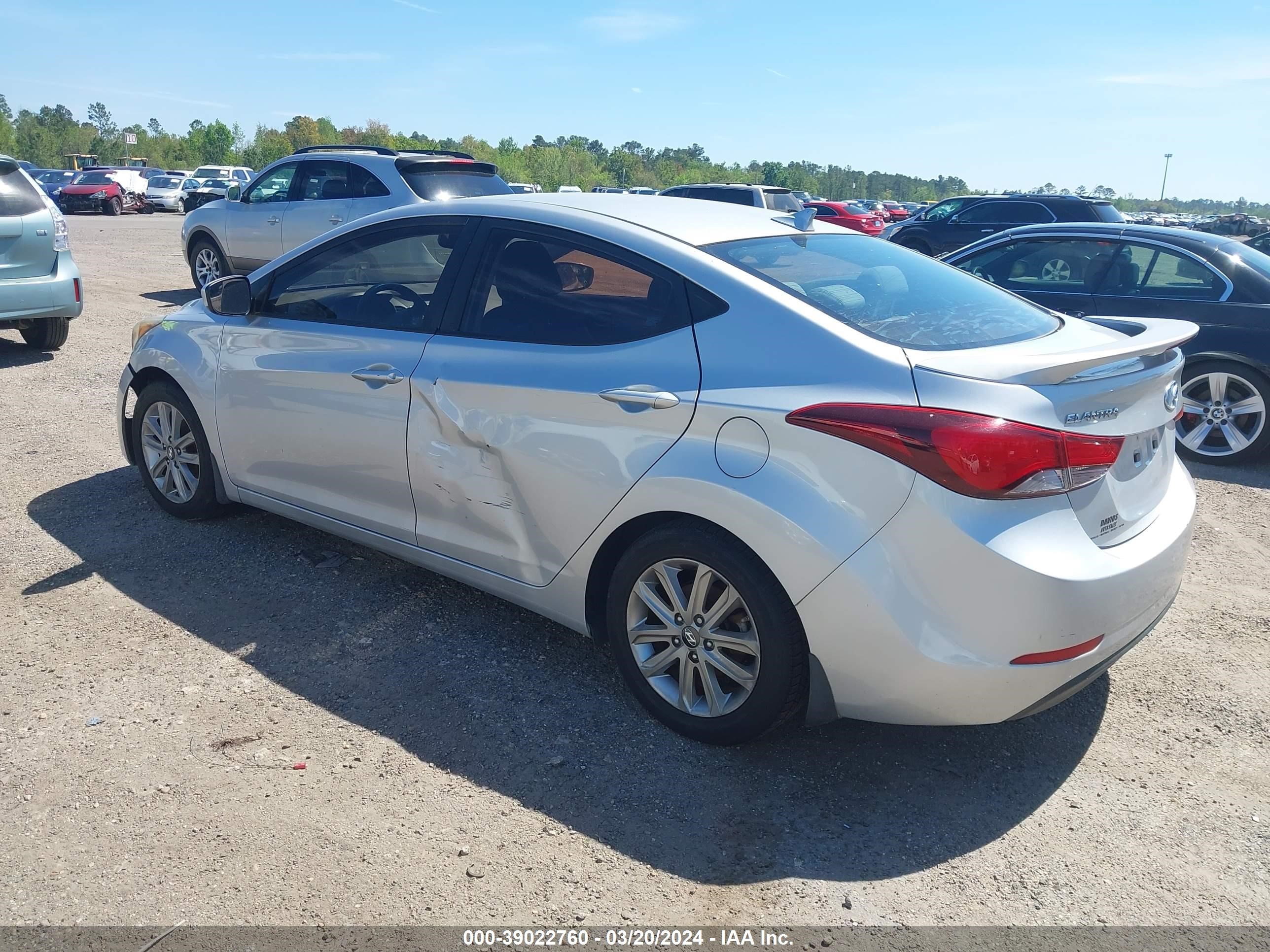 Photo 2 VIN: KMHDH4AE6FU221384 - HYUNDAI ELANTRA 