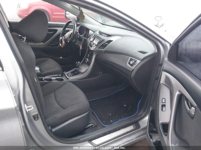 Photo 4 VIN: KMHDH4AE6FU281732 - HYUNDAI ELANTRA 