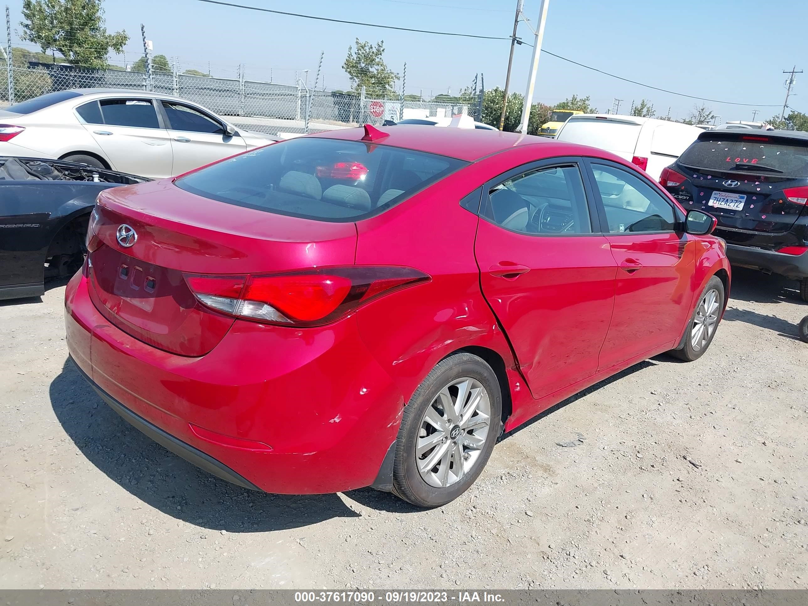 Photo 3 VIN: KMHDH4AE6FU394161 - HYUNDAI ELANTRA 