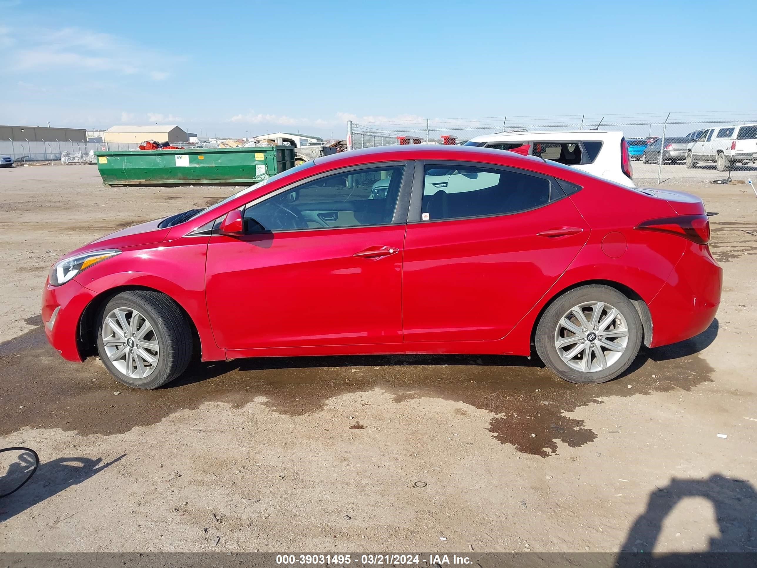 Photo 12 VIN: KMHDH4AE6GU481463 - HYUNDAI ELANTRA 