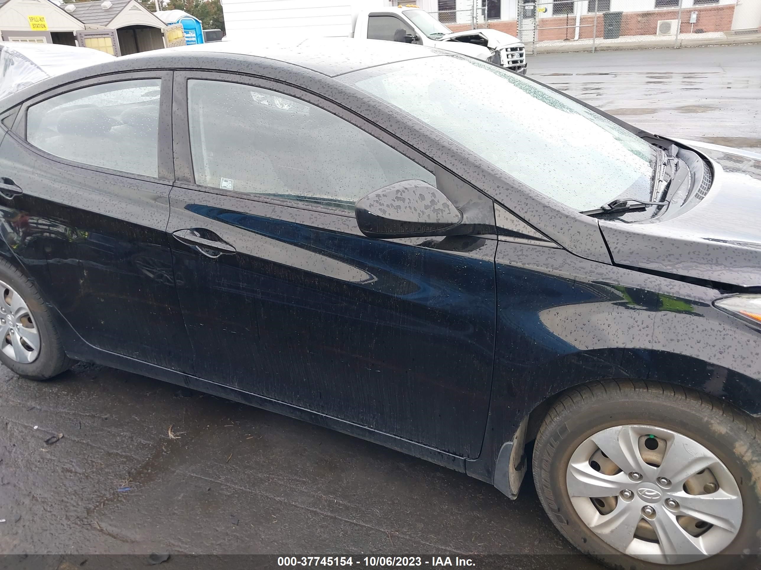 Photo 13 VIN: KMHDH4AE6GU545551 - HYUNDAI ELANTRA 