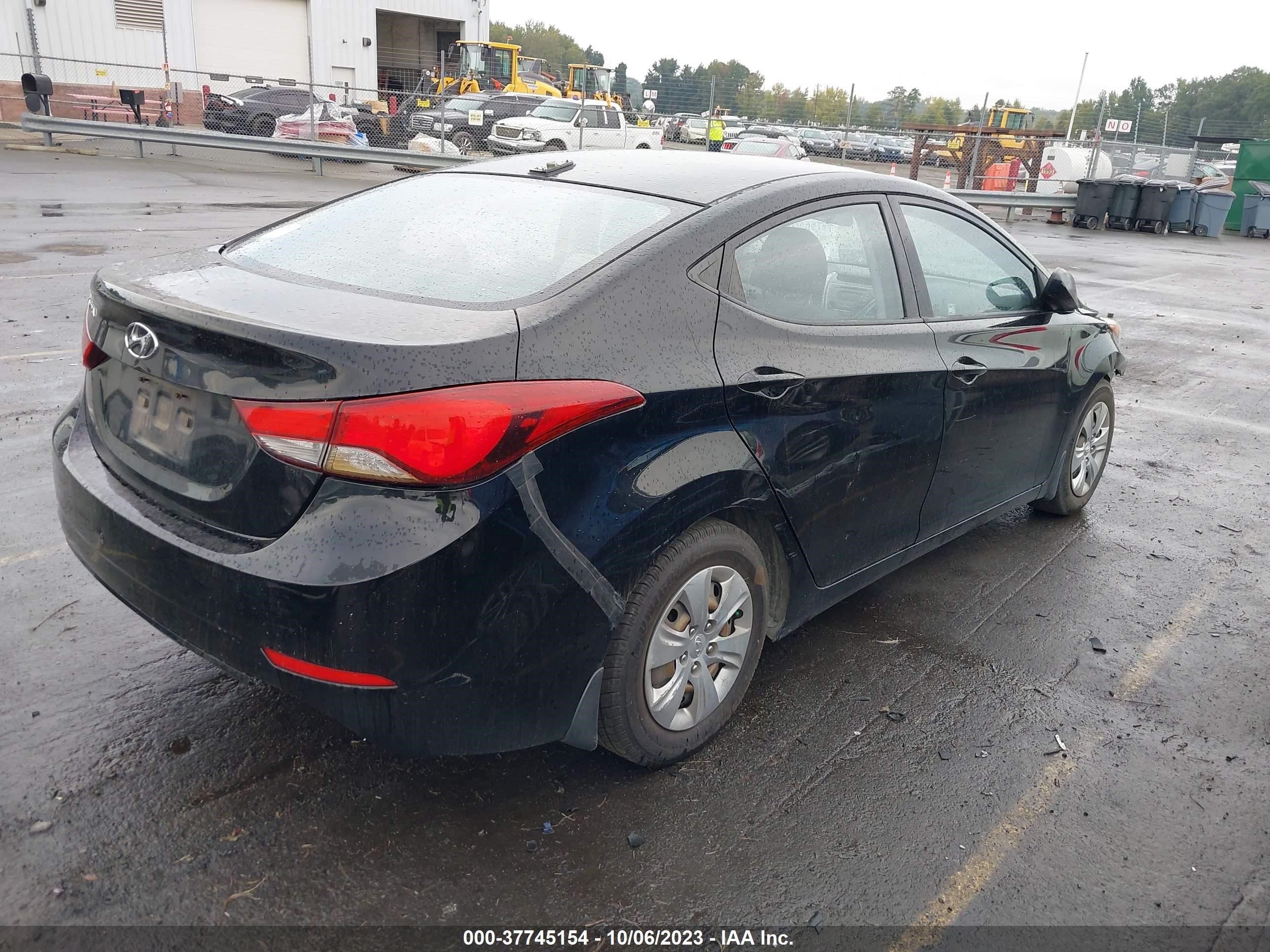 Photo 3 VIN: KMHDH4AE6GU545551 - HYUNDAI ELANTRA 