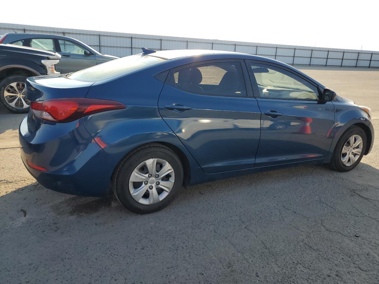 Photo 2 VIN: KMHDH4AE6GU650364 - HYUNDAI ELANTRA 