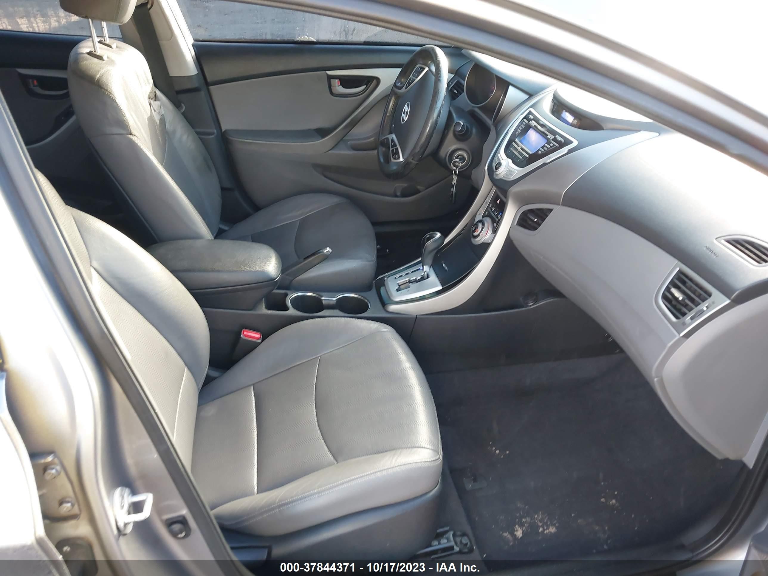 Photo 4 VIN: KMHDH4AE7BU115486 - HYUNDAI ELANTRA 