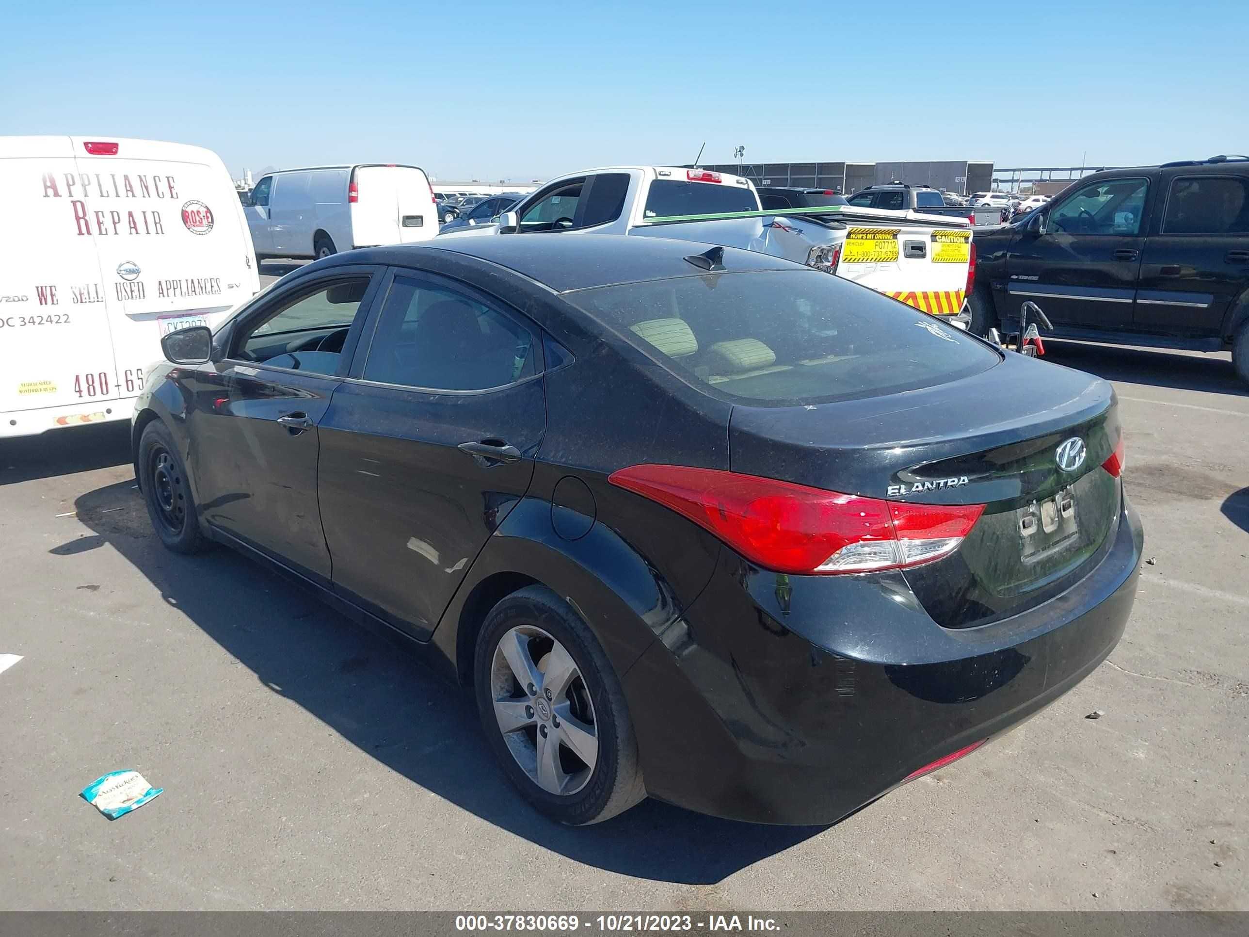 Photo 2 VIN: KMHDH4AE7BU121448 - HYUNDAI ELANTRA 