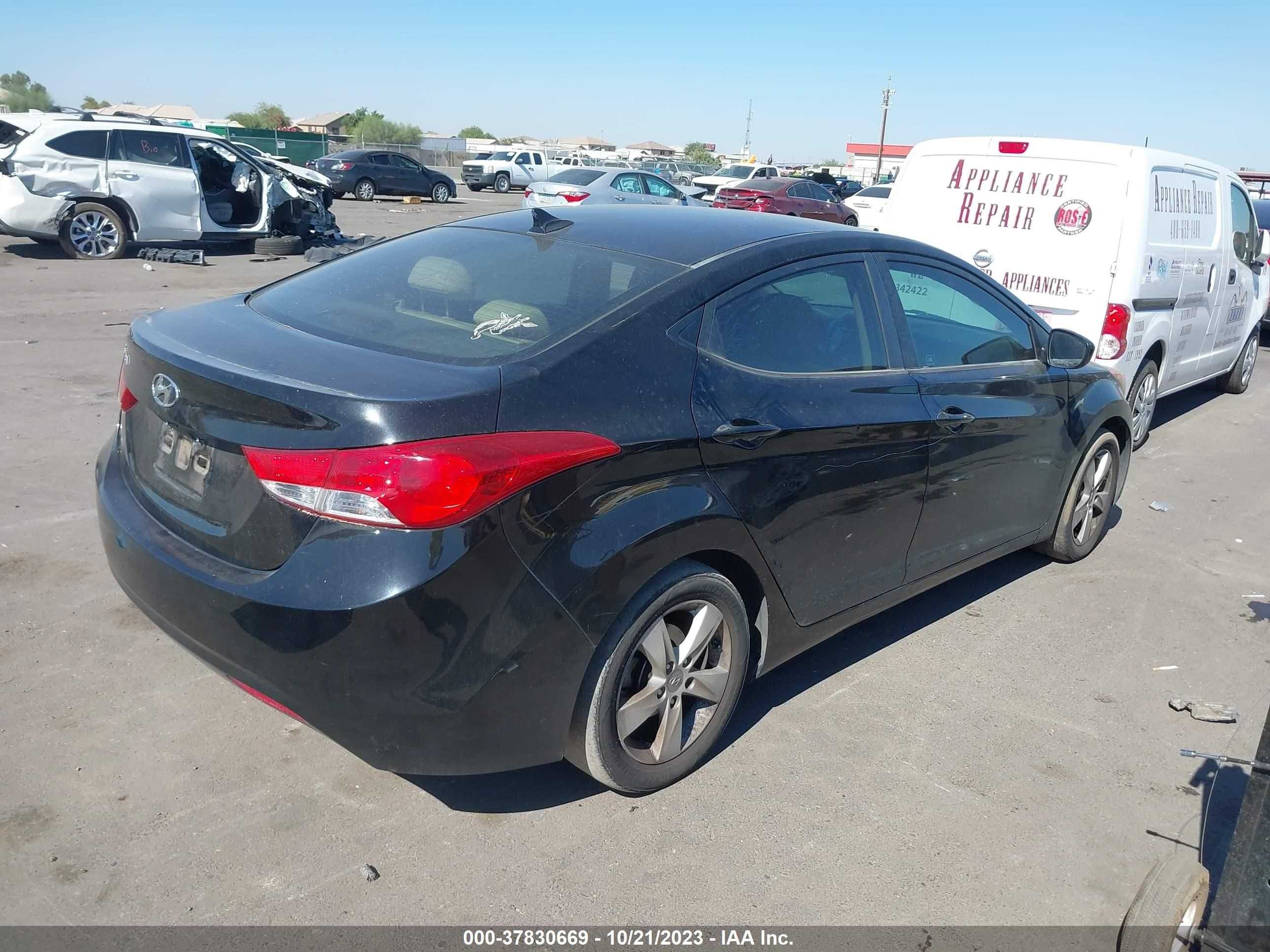 Photo 3 VIN: KMHDH4AE7BU121448 - HYUNDAI ELANTRA 