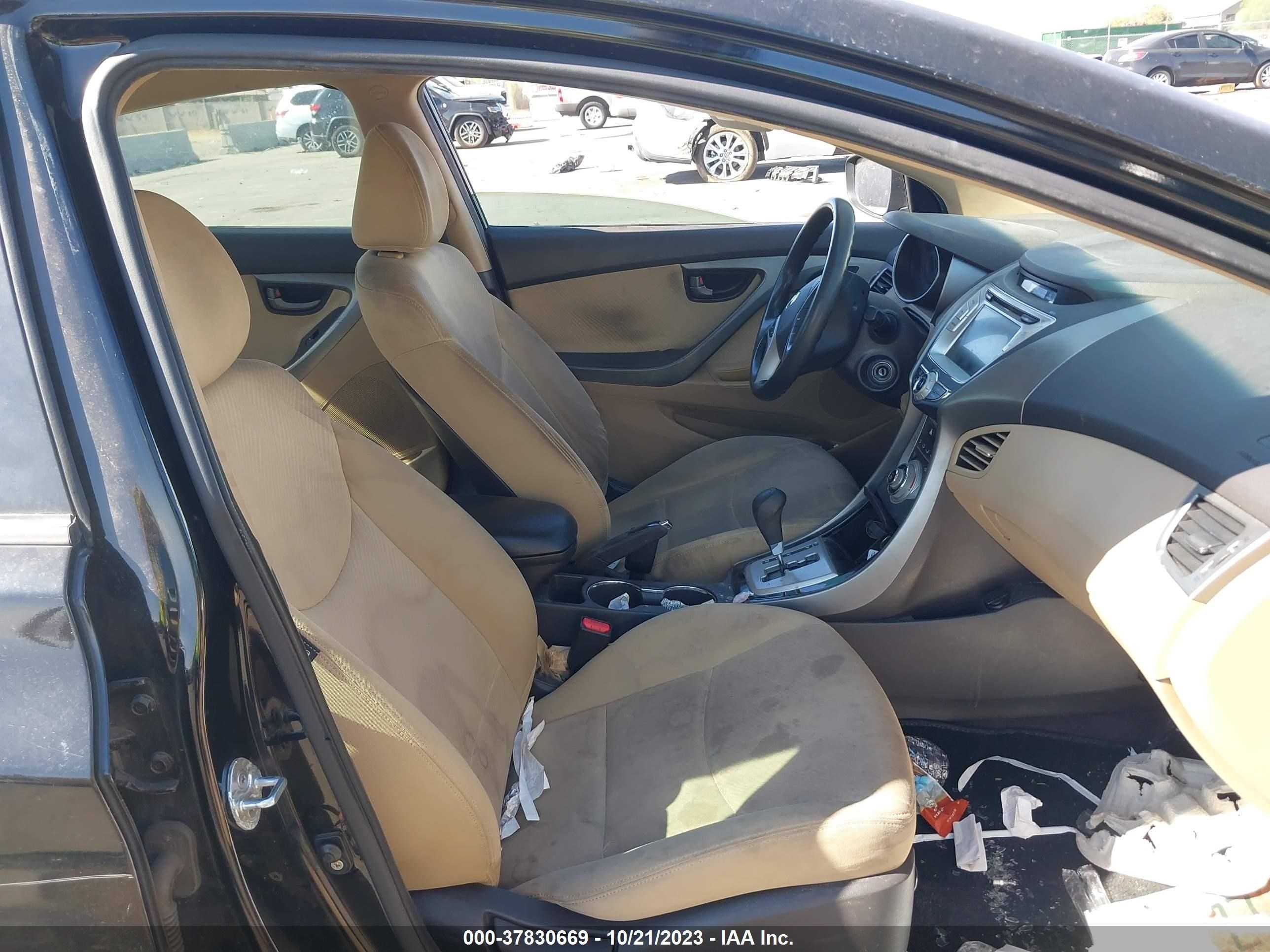 Photo 4 VIN: KMHDH4AE7BU121448 - HYUNDAI ELANTRA 