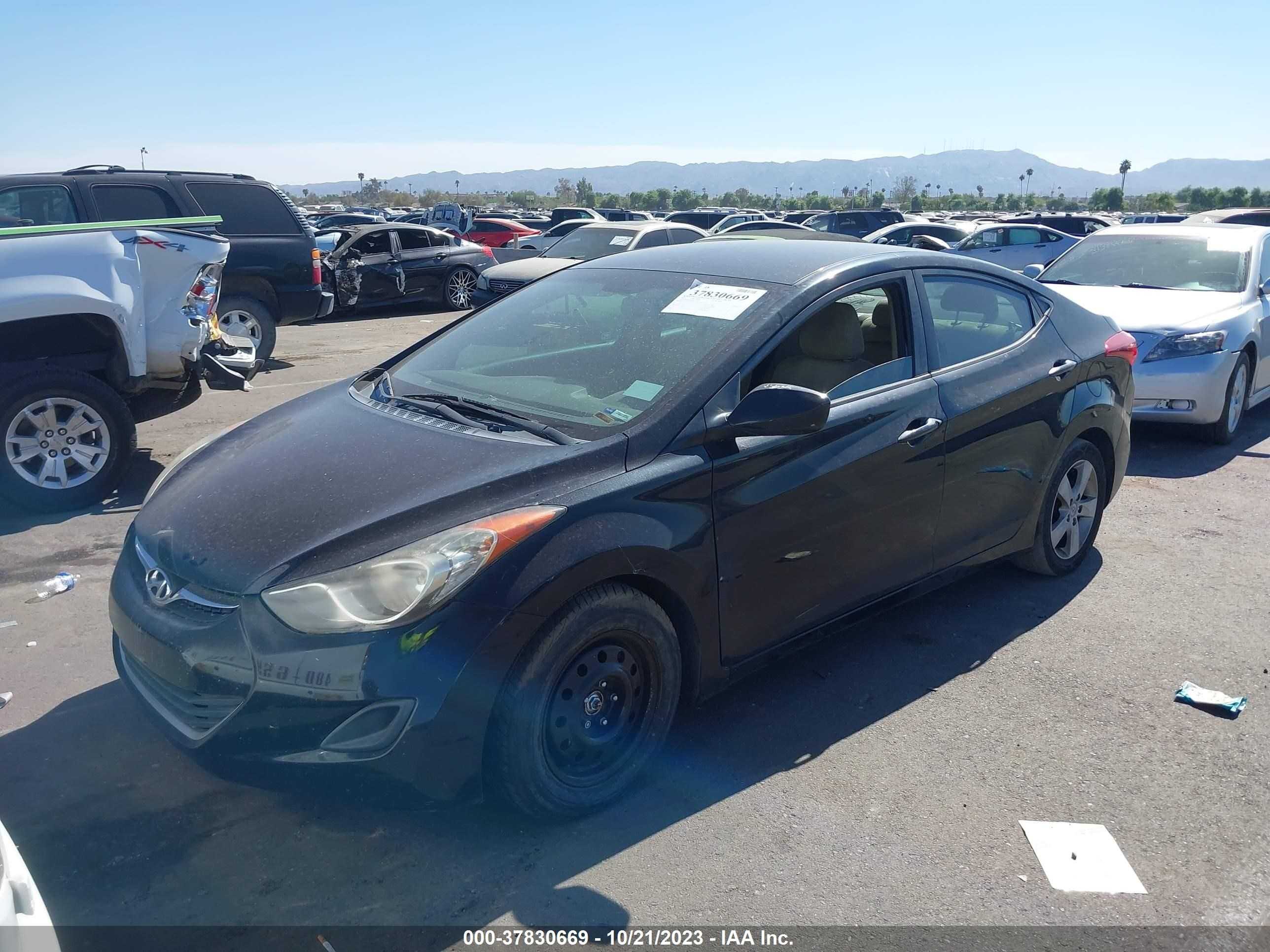 Photo 5 VIN: KMHDH4AE7BU121448 - HYUNDAI ELANTRA 