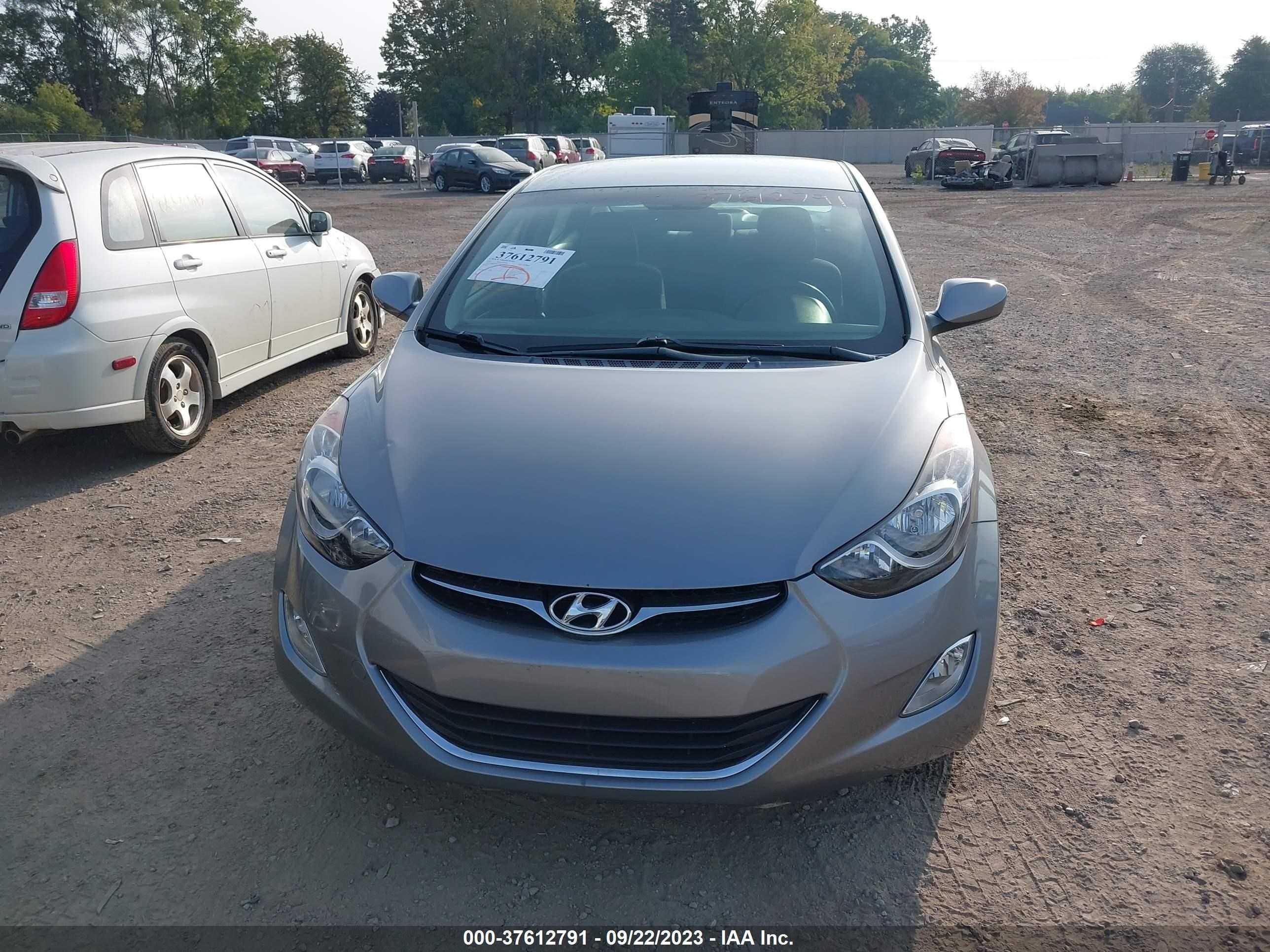 Photo 11 VIN: KMHDH4AE7CU272713 - HYUNDAI ELANTRA 