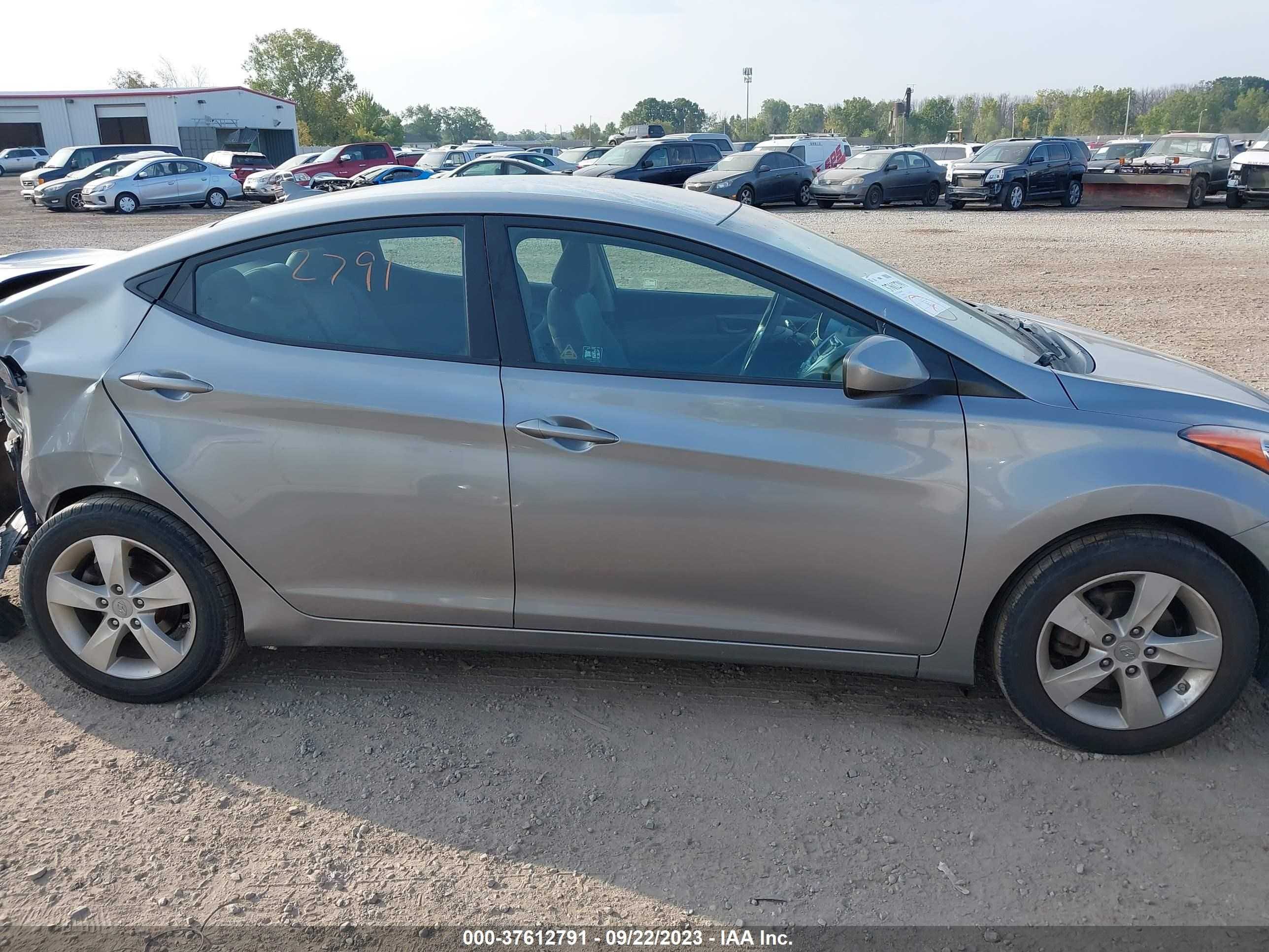 Photo 12 VIN: KMHDH4AE7CU272713 - HYUNDAI ELANTRA 