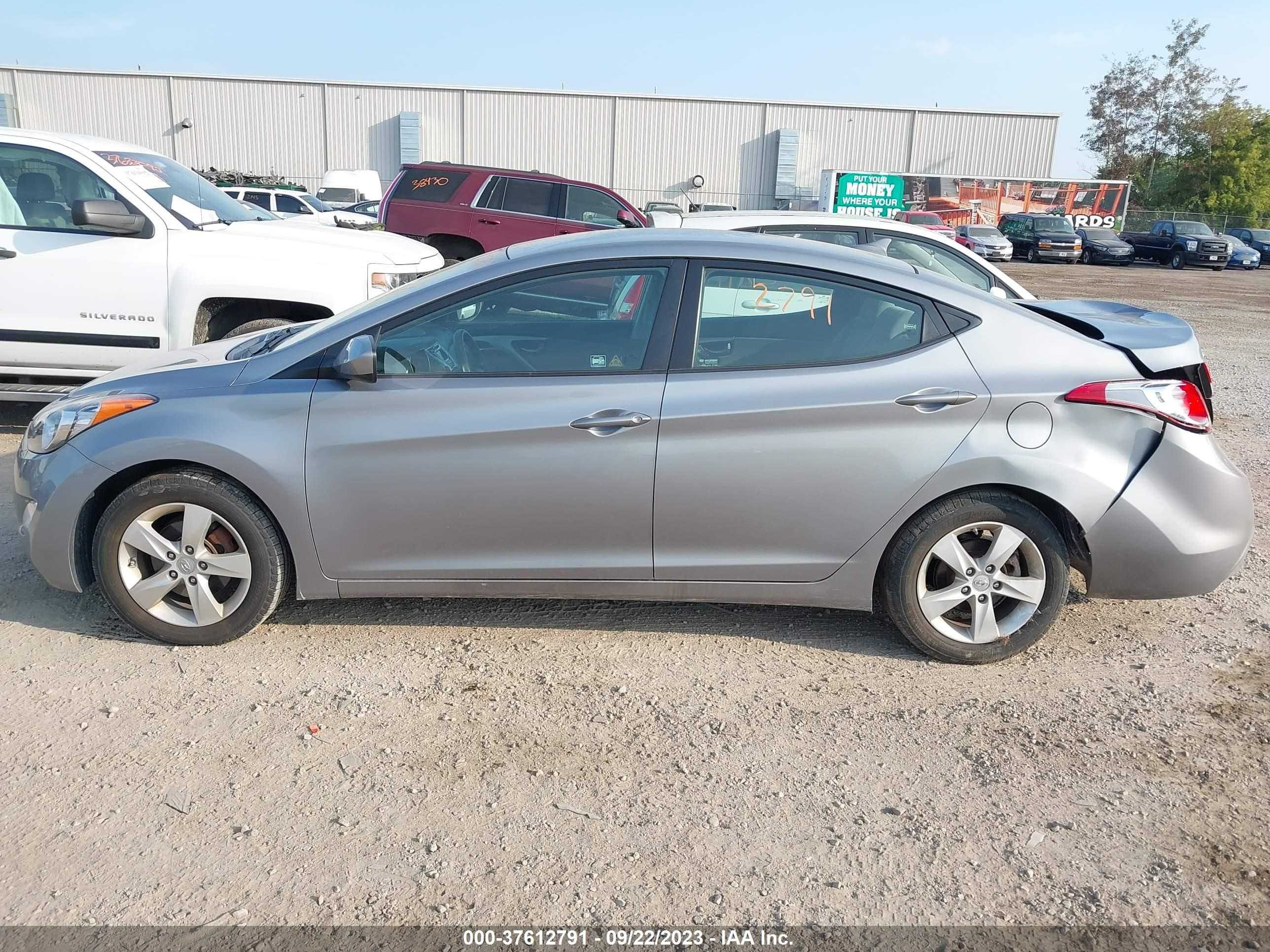 Photo 13 VIN: KMHDH4AE7CU272713 - HYUNDAI ELANTRA 