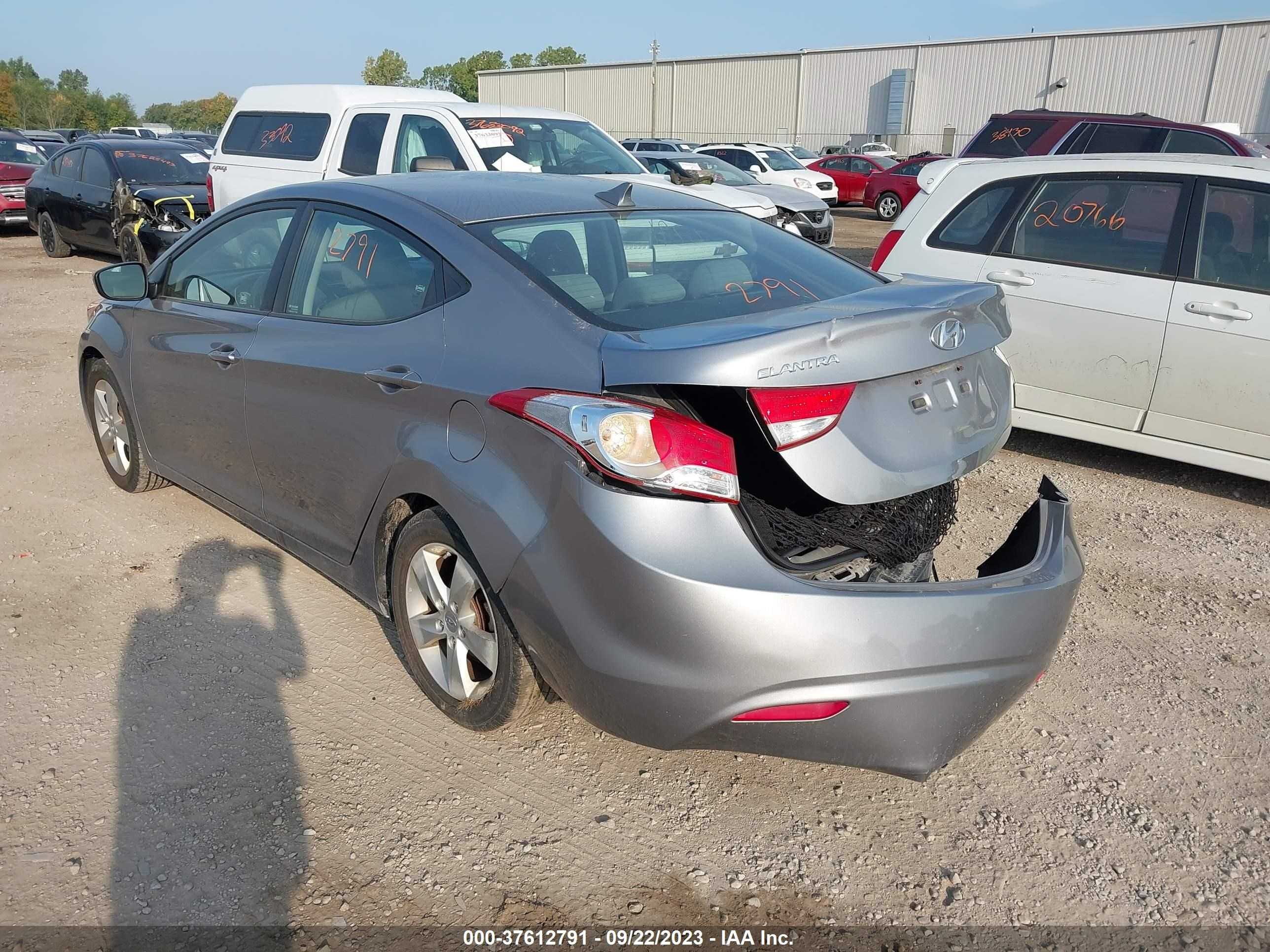 Photo 2 VIN: KMHDH4AE7CU272713 - HYUNDAI ELANTRA 