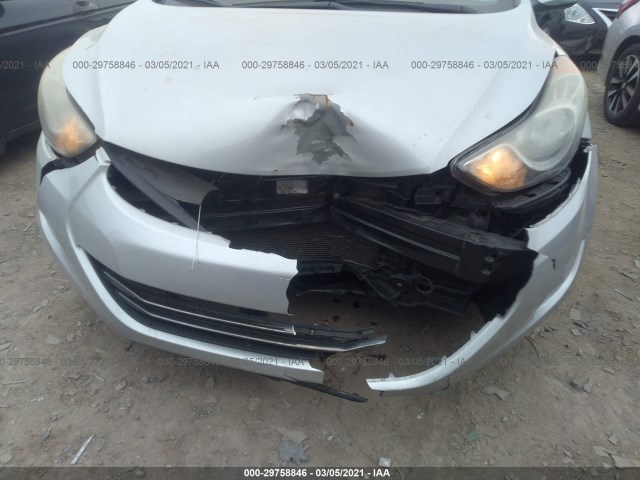 Photo 5 VIN: KMHDH4AE7CU382497 - HYUNDAI ELANTRA 