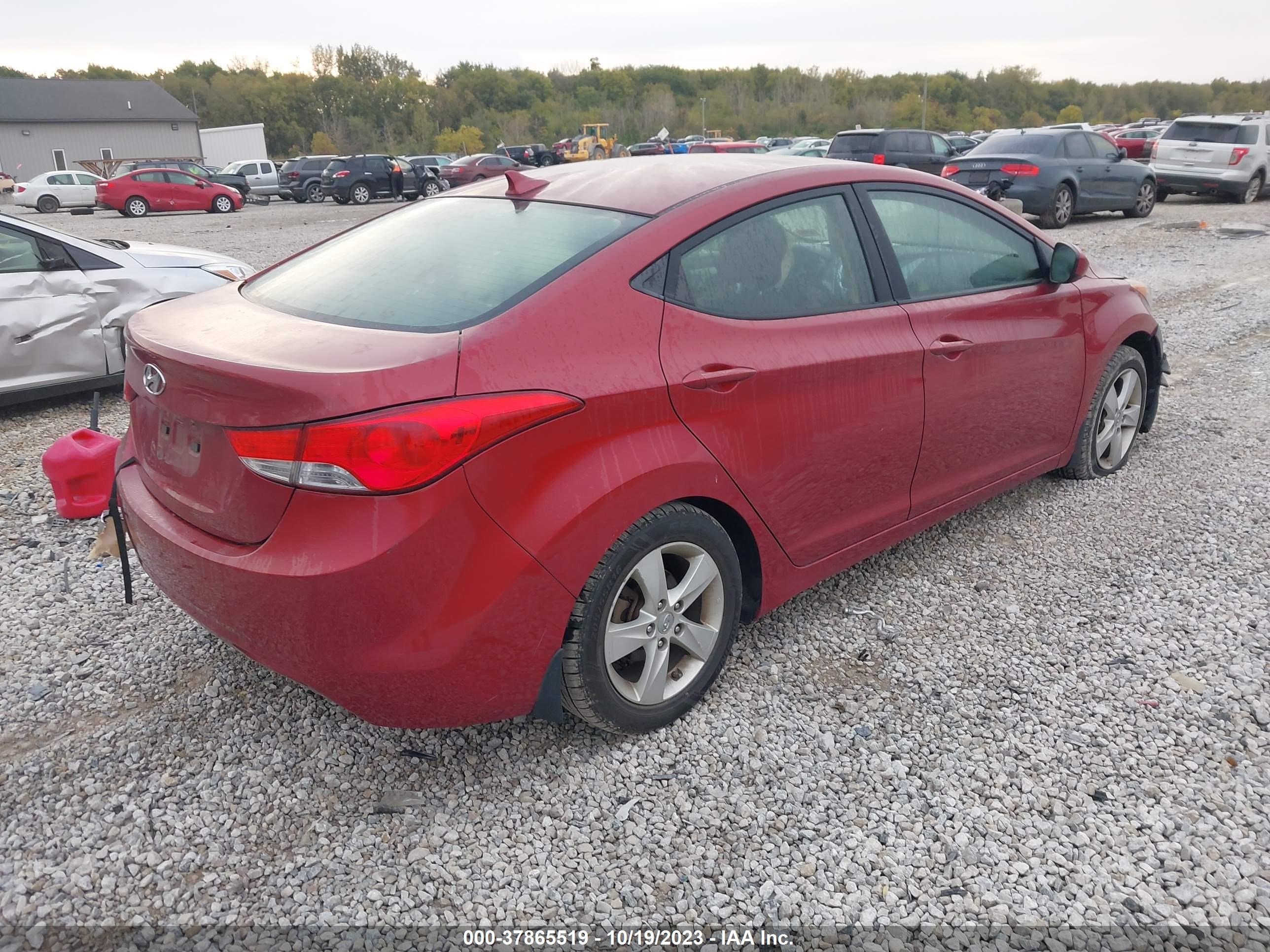 Photo 3 VIN: KMHDH4AE7CU388607 - HYUNDAI ELANTRA 