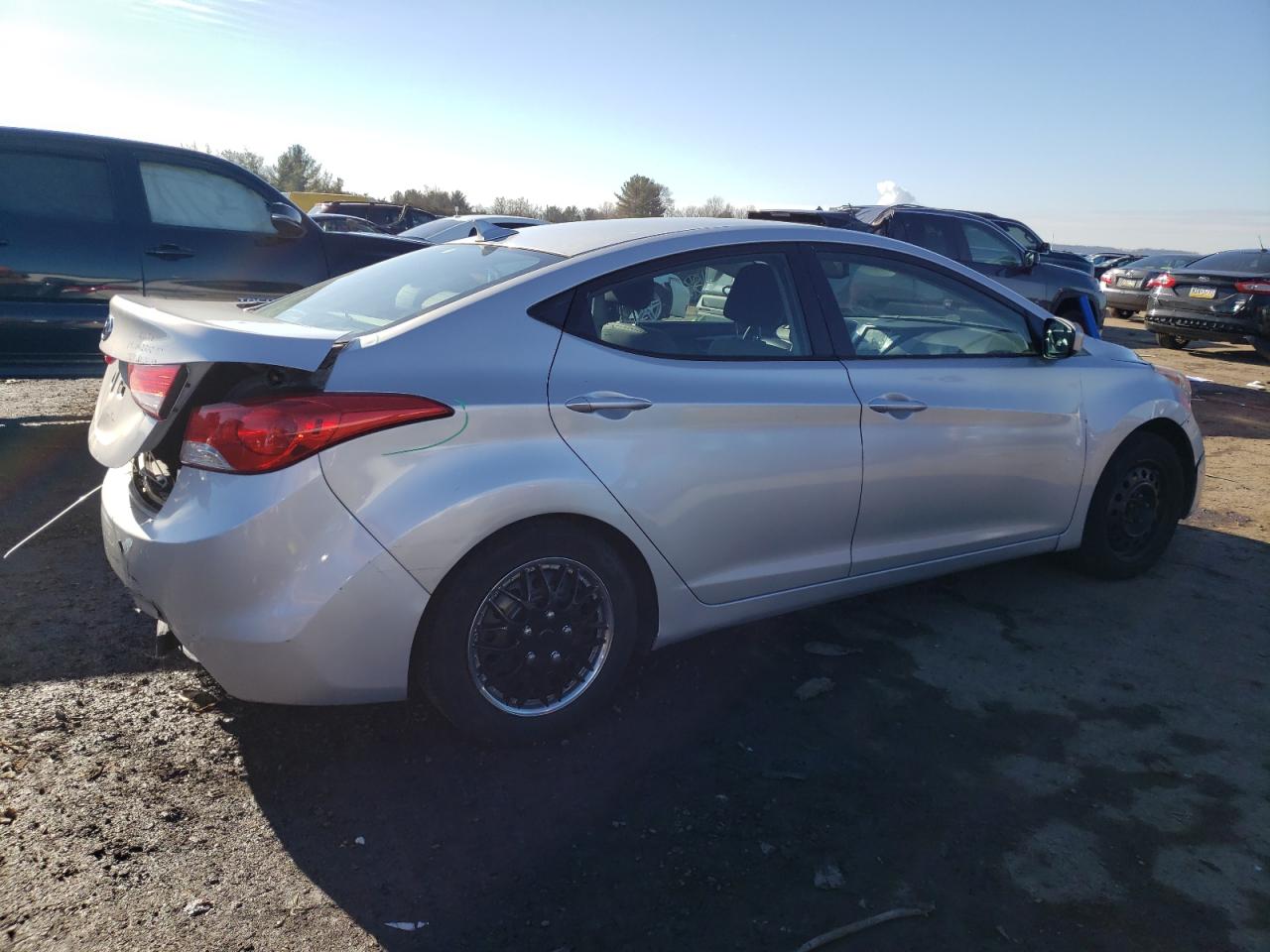 Photo 2 VIN: KMHDH4AE7DU527832 - HYUNDAI ELANTRA 