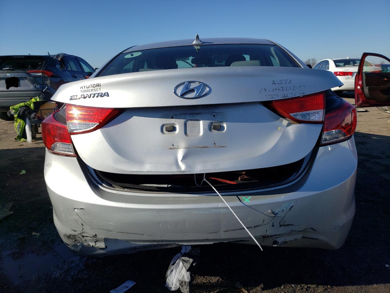 Photo 5 VIN: KMHDH4AE7DU527832 - HYUNDAI ELANTRA 