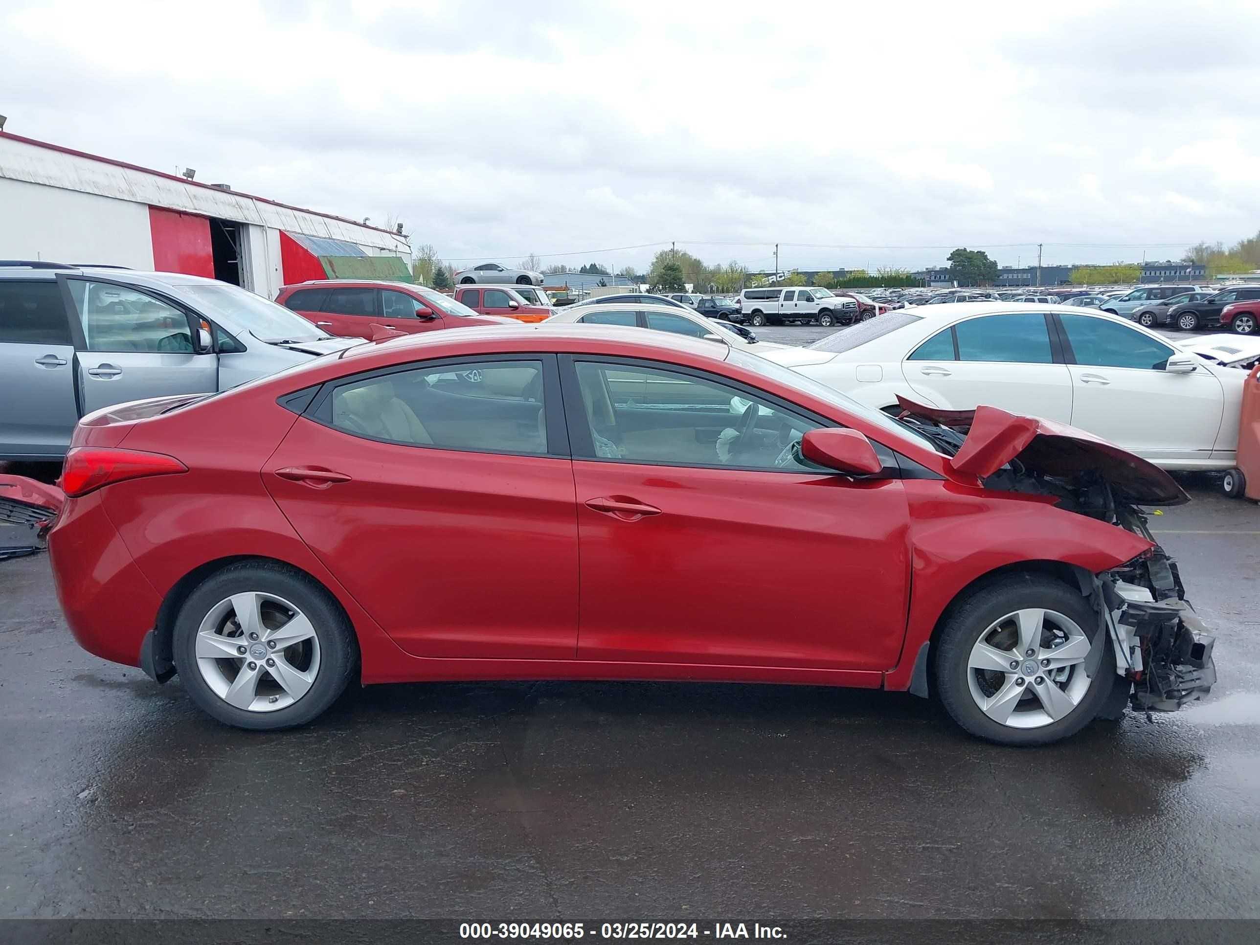 Photo 13 VIN: KMHDH4AE7DU596813 - HYUNDAI ELANTRA 