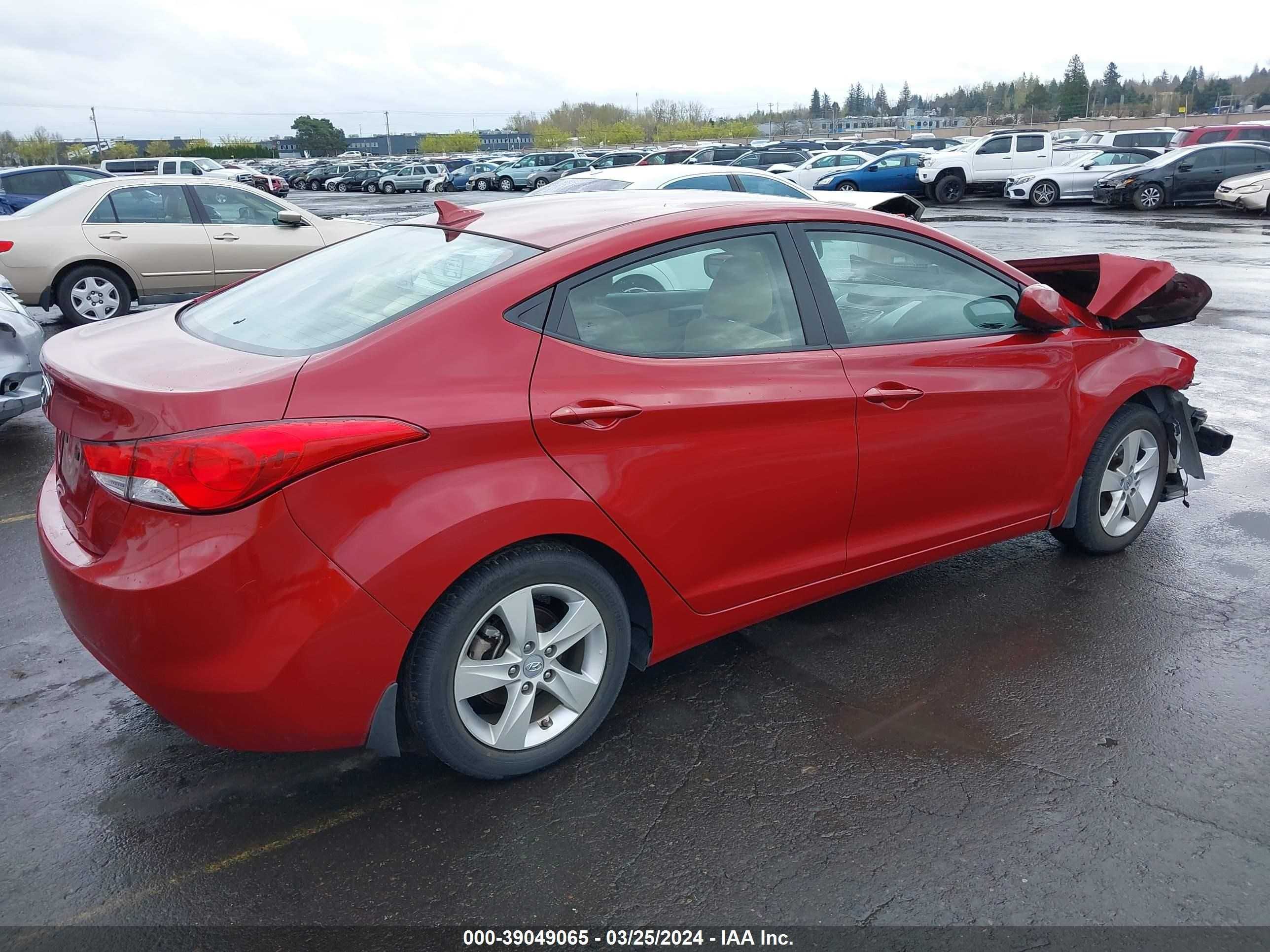 Photo 3 VIN: KMHDH4AE7DU596813 - HYUNDAI ELANTRA 