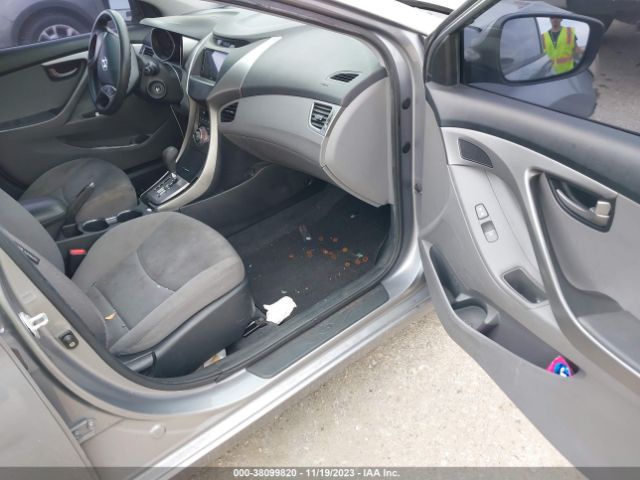 Photo 4 VIN: KMHDH4AE7DU731529 - HYUNDAI ELANTRA 