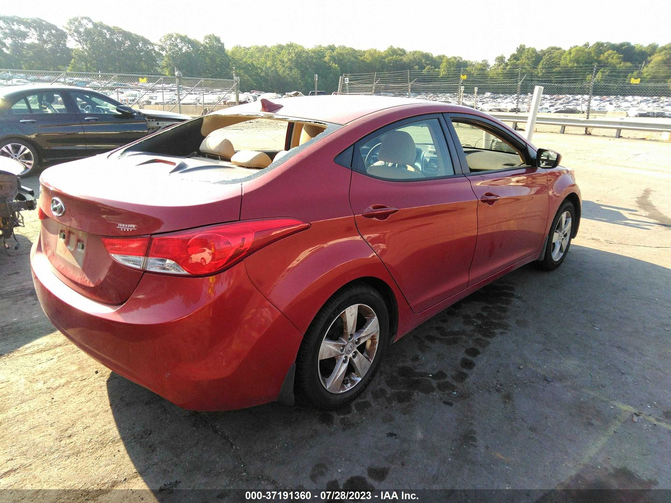 Photo 3 VIN: KMHDH4AE7DU736519 - HYUNDAI ELANTRA 