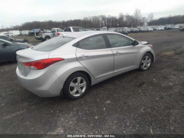 Photo 3 VIN: KMHDH4AE7DU930886 - HYUNDAI ELANTRA 