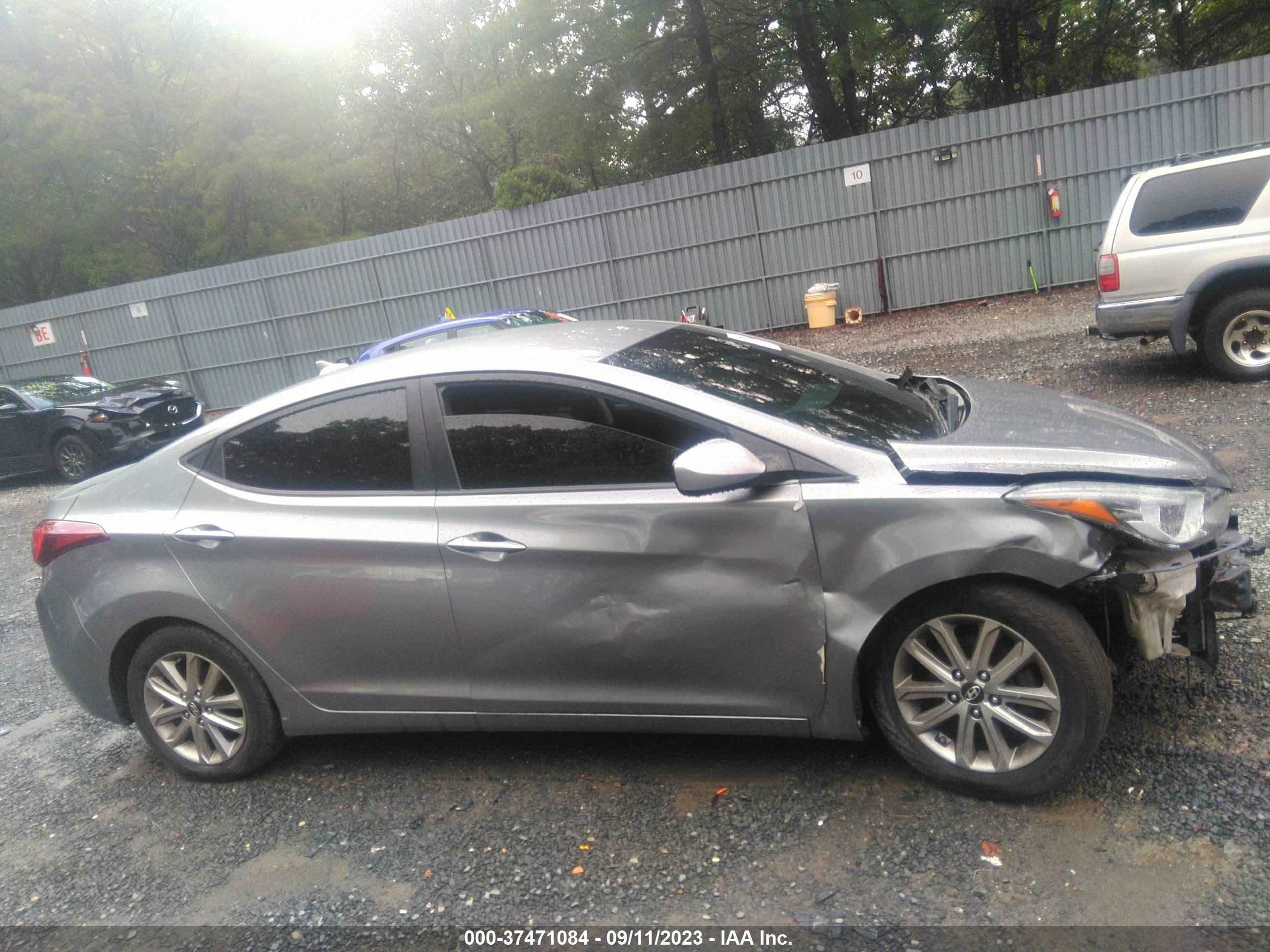 Photo 12 VIN: KMHDH4AE7FU223435 - HYUNDAI ELANTRA 