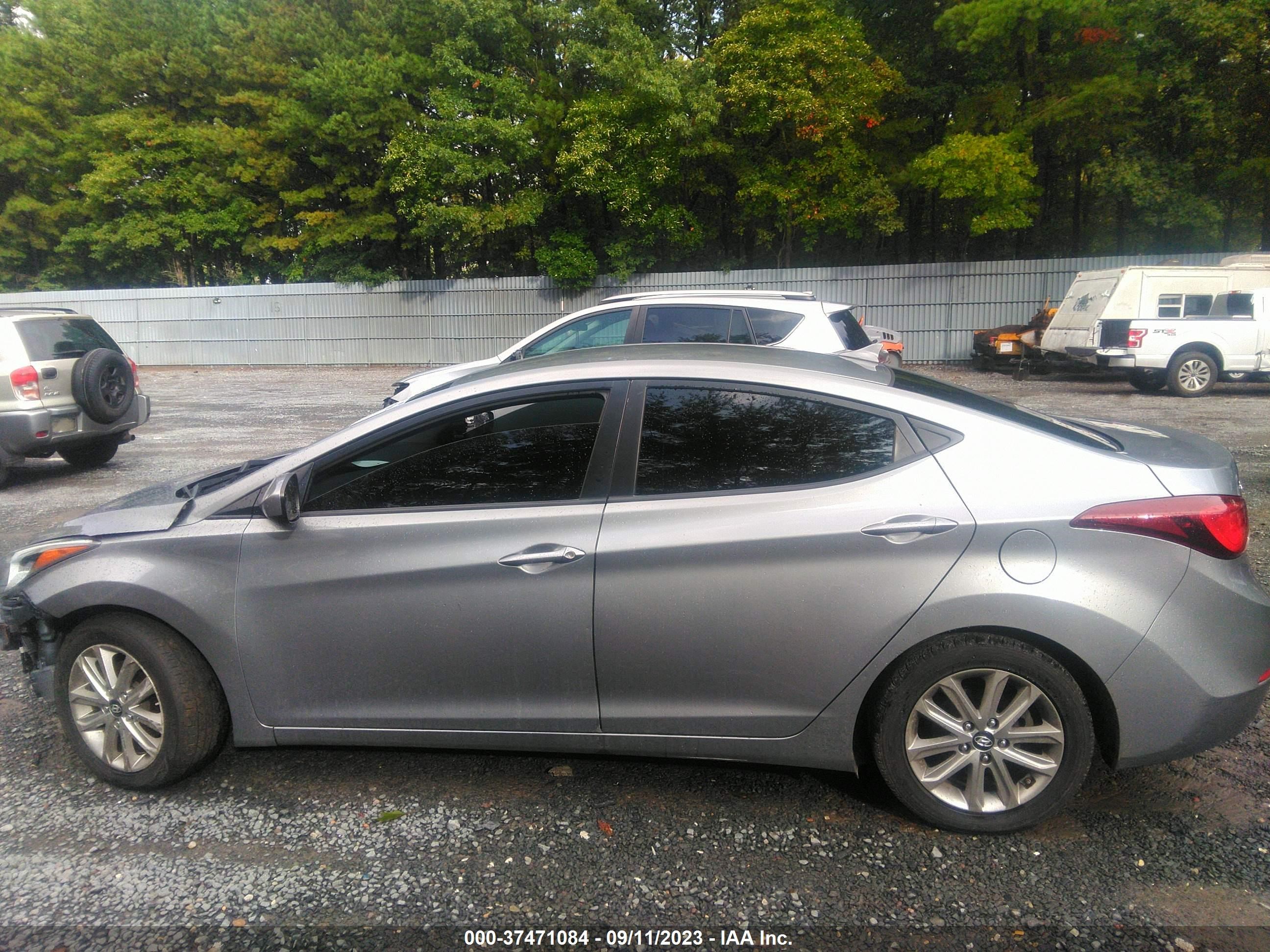 Photo 13 VIN: KMHDH4AE7FU223435 - HYUNDAI ELANTRA 