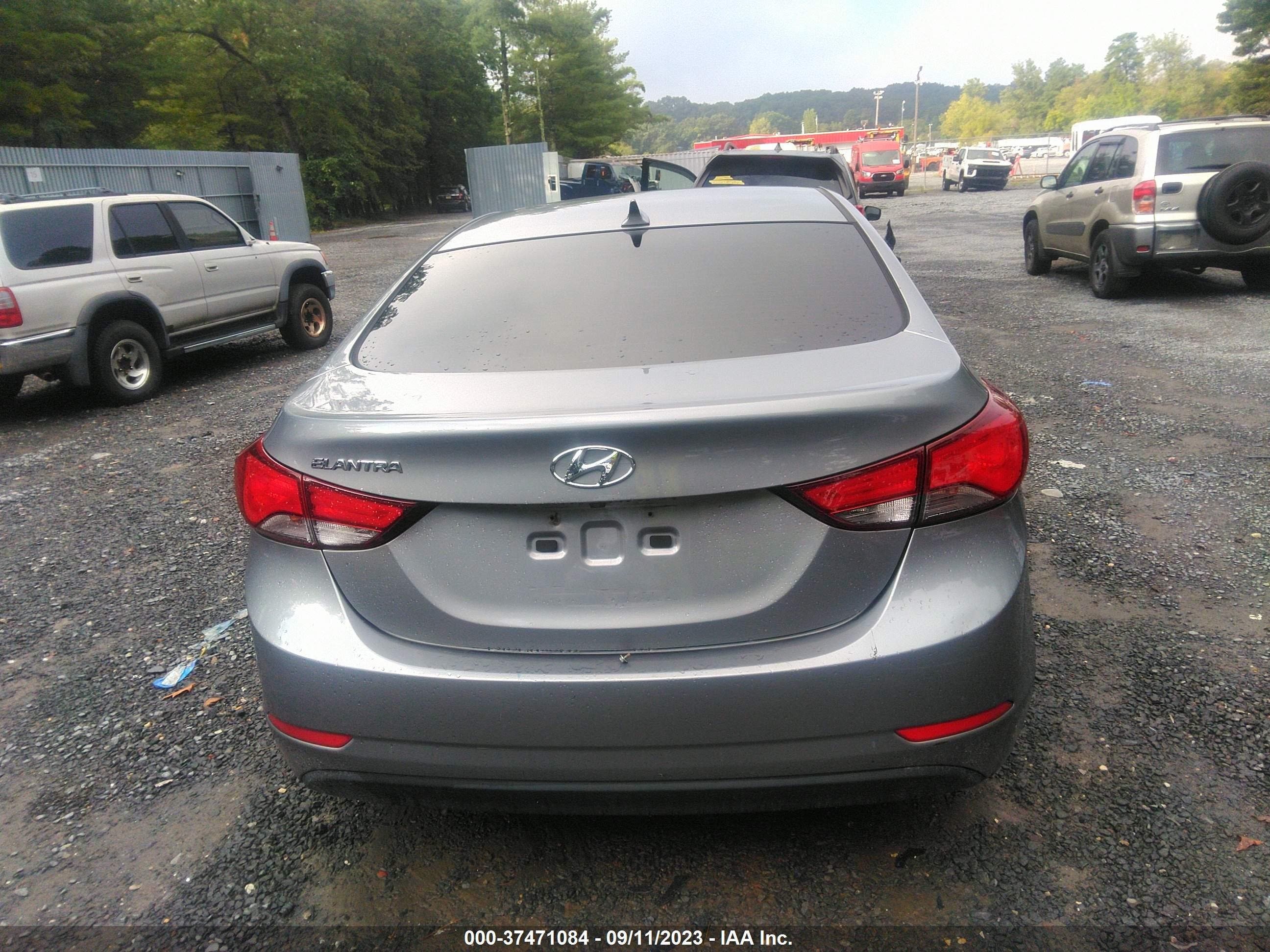 Photo 15 VIN: KMHDH4AE7FU223435 - HYUNDAI ELANTRA 