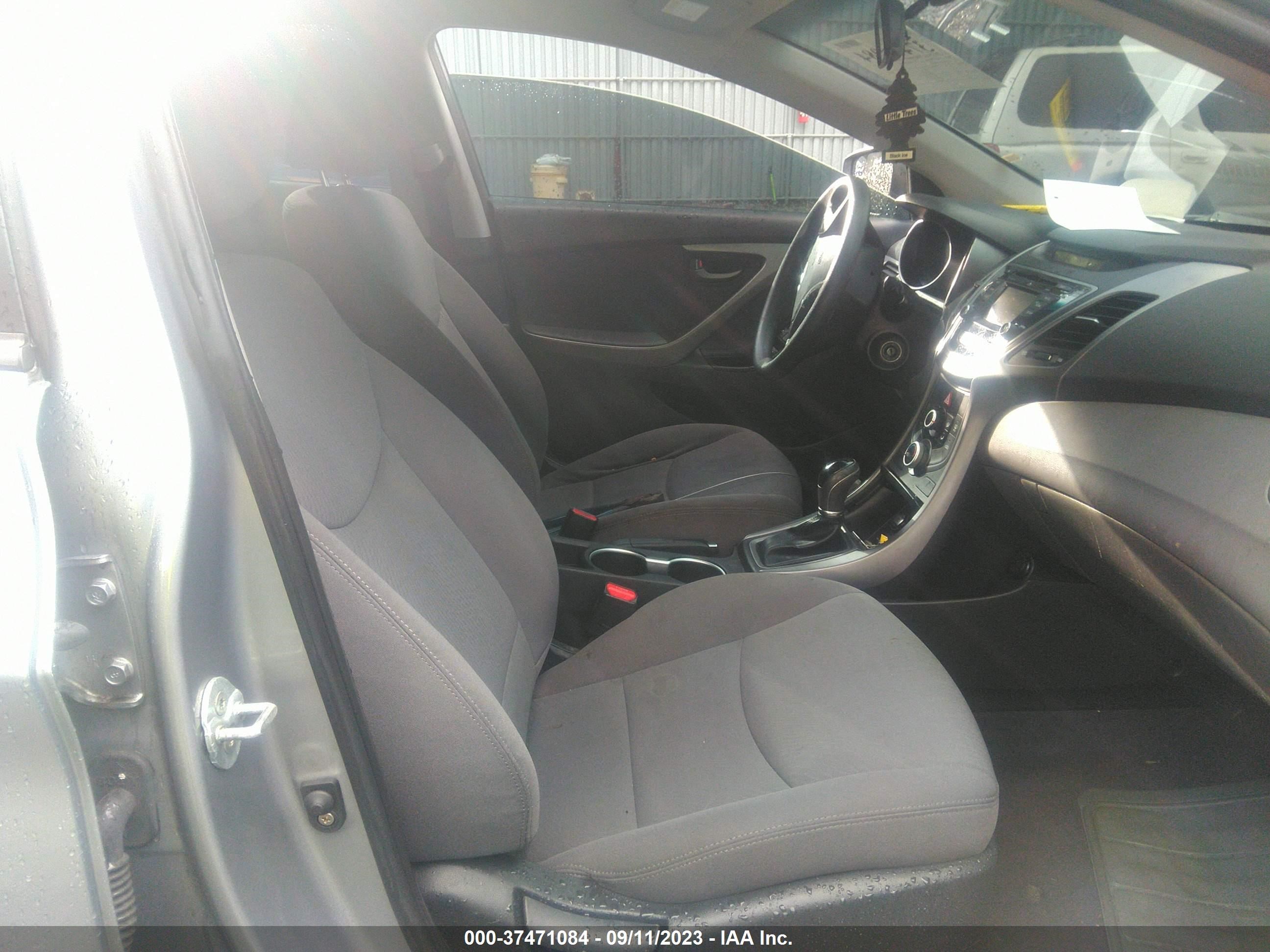 Photo 4 VIN: KMHDH4AE7FU223435 - HYUNDAI ELANTRA 