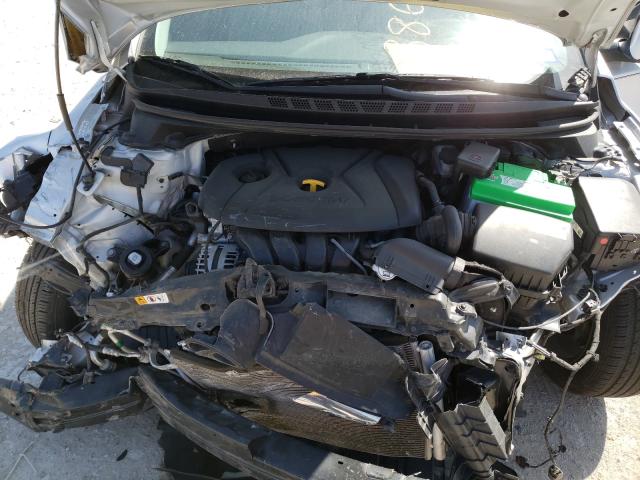 Photo 6 VIN: KMHDH4AE7FU265717 - HYUNDAI ELANTRA SE 