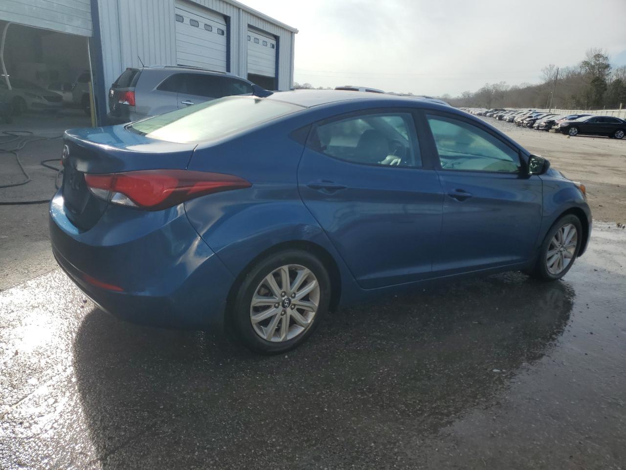 Photo 2 VIN: KMHDH4AE7FU381435 - HYUNDAI ELANTRA 