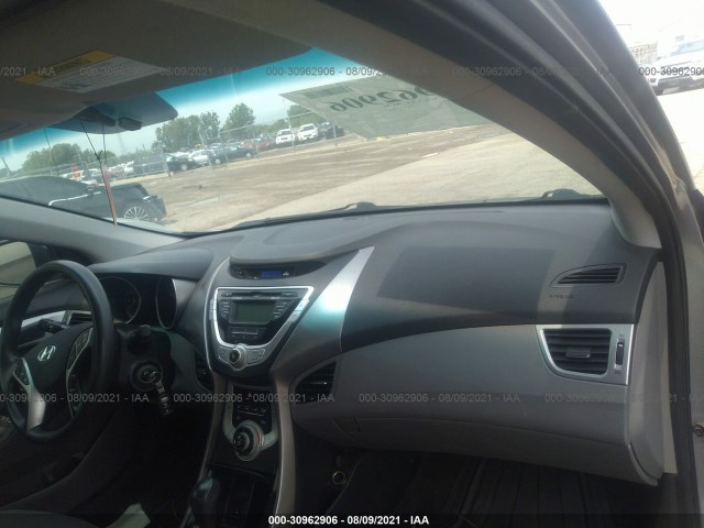 Photo 4 VIN: KMHDH4AE8BU096804 - HYUNDAI ELANTRA 