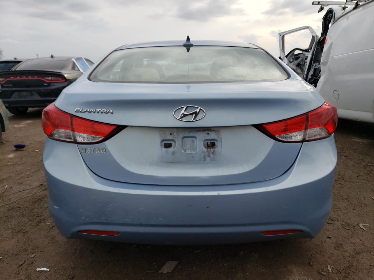 Photo 5 VIN: KMHDH4AE8BU110460 - HYUNDAI ELANTRA 