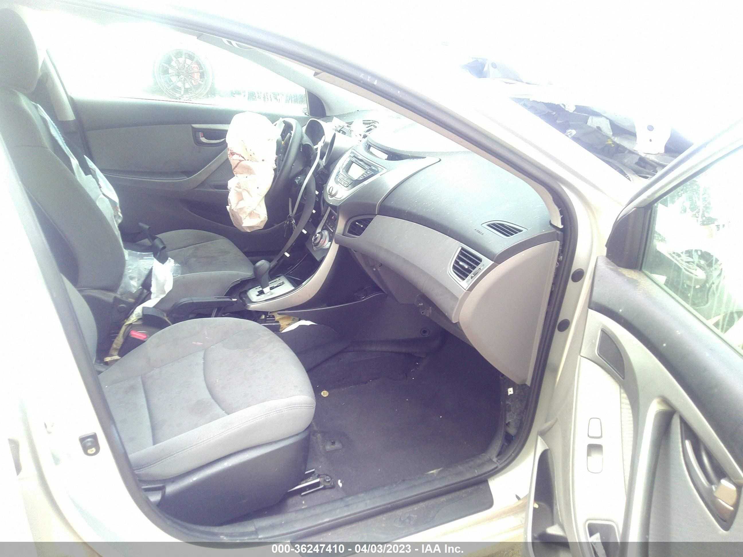 Photo 4 VIN: KMHDH4AE8BU126514 - HYUNDAI ELANTRA 