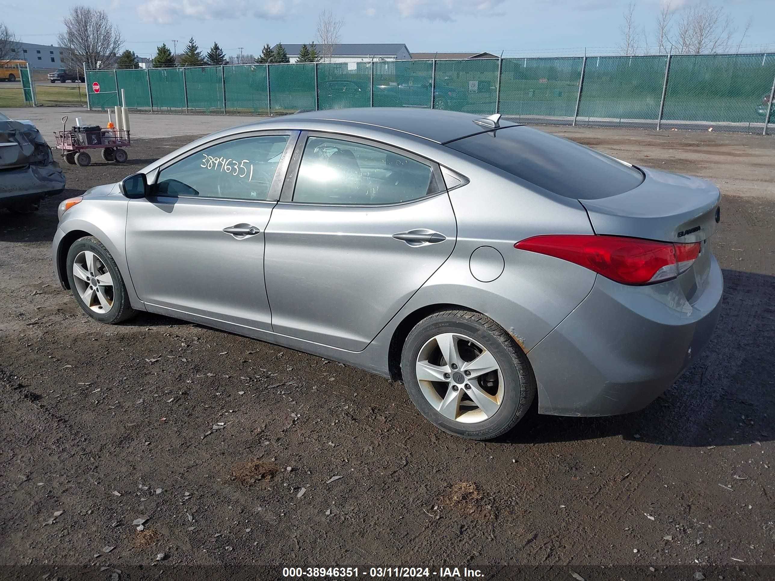 Photo 2 VIN: KMHDH4AE8BU129509 - HYUNDAI ELANTRA 