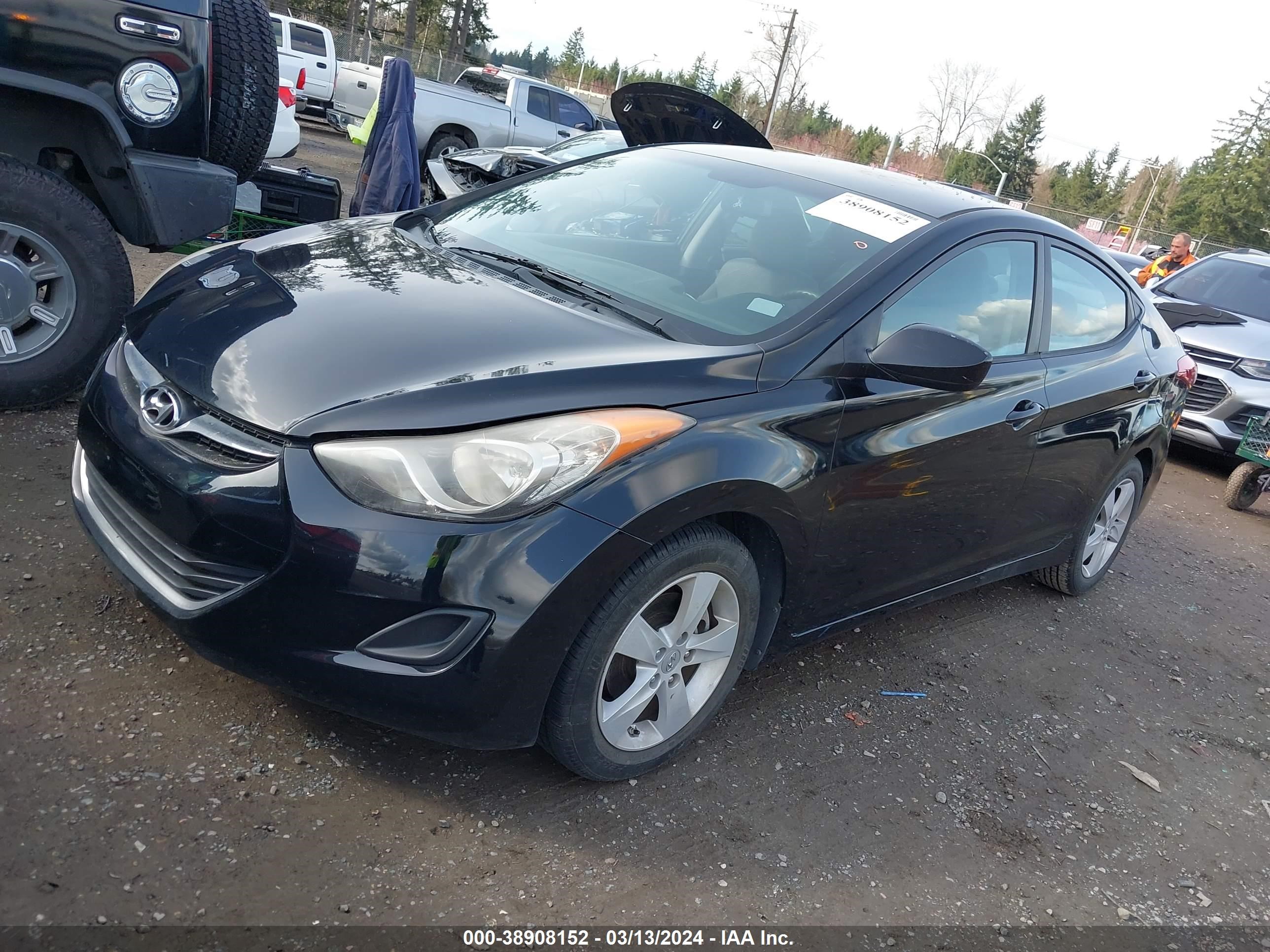 Photo 1 VIN: KMHDH4AE8BU143829 - HYUNDAI ELANTRA 