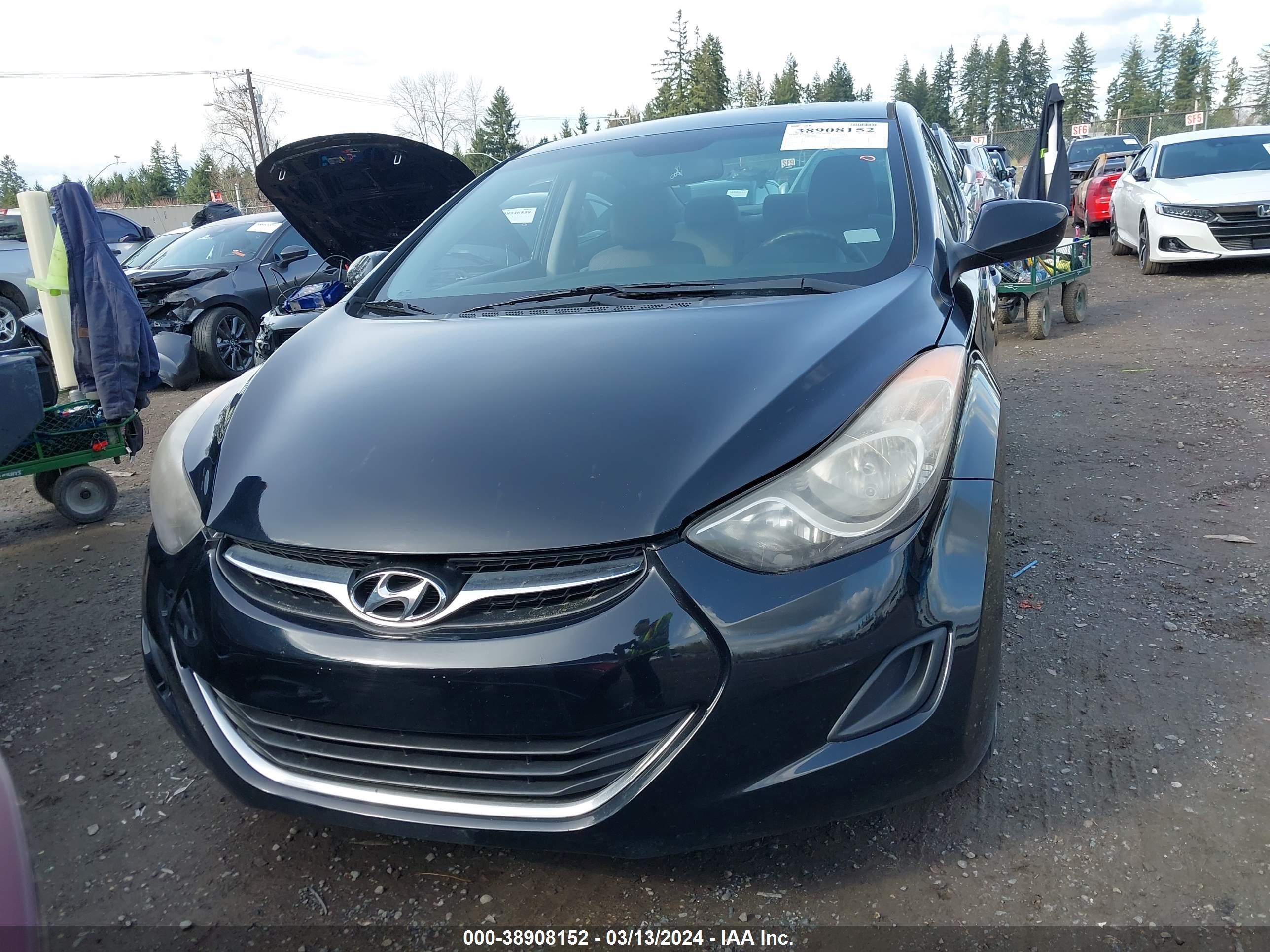 Photo 10 VIN: KMHDH4AE8BU143829 - HYUNDAI ELANTRA 