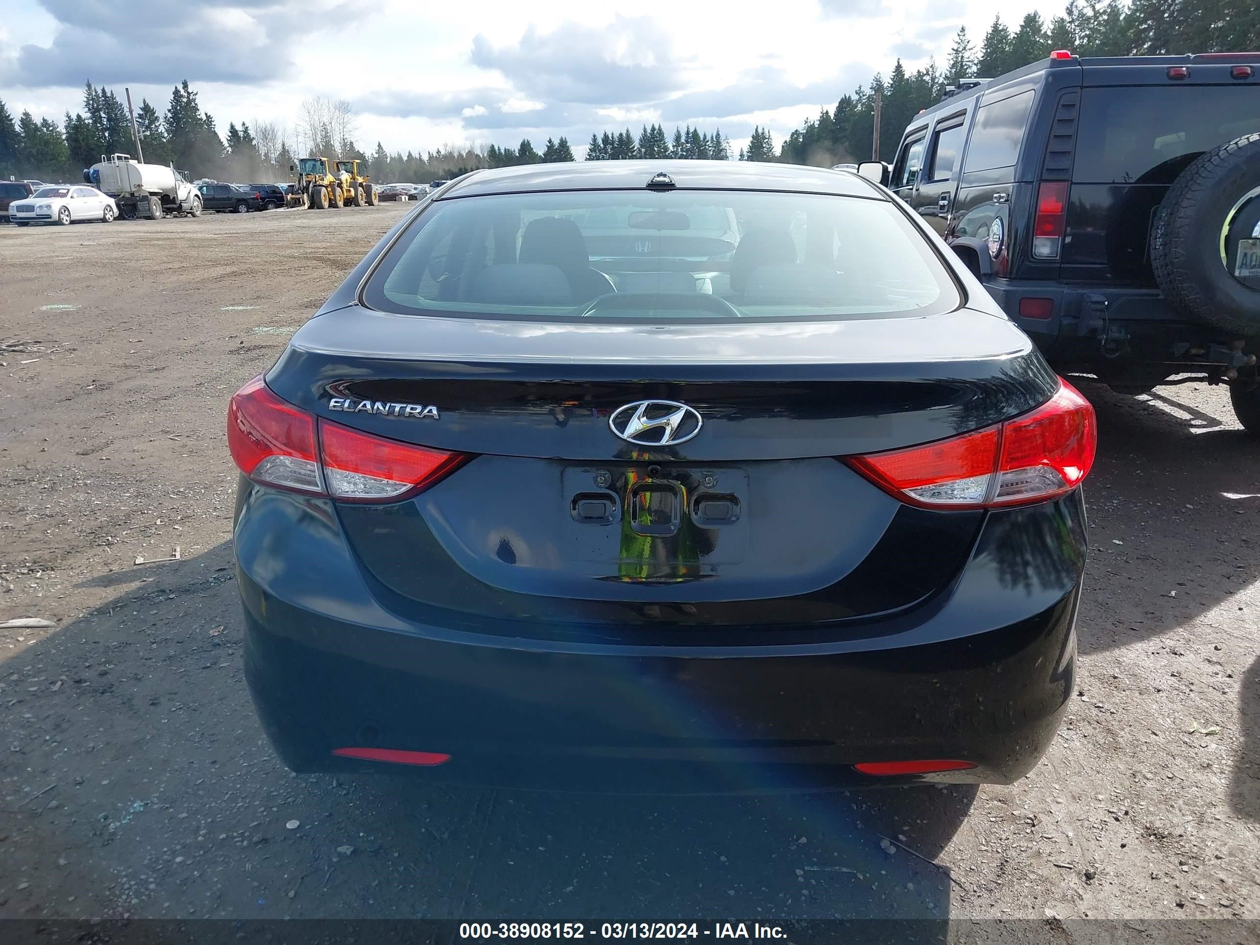 Photo 14 VIN: KMHDH4AE8BU143829 - HYUNDAI ELANTRA 