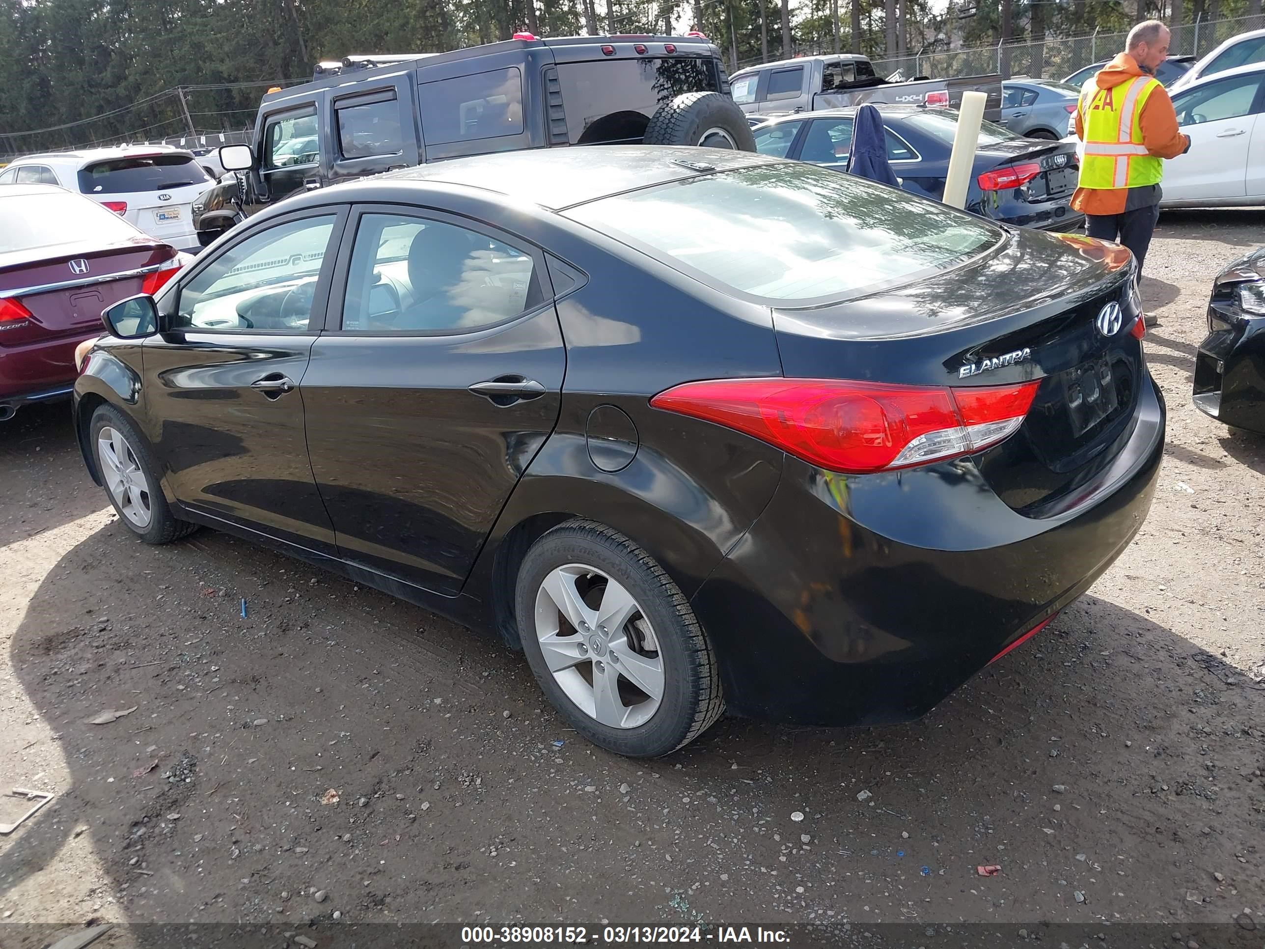 Photo 2 VIN: KMHDH4AE8BU143829 - HYUNDAI ELANTRA 