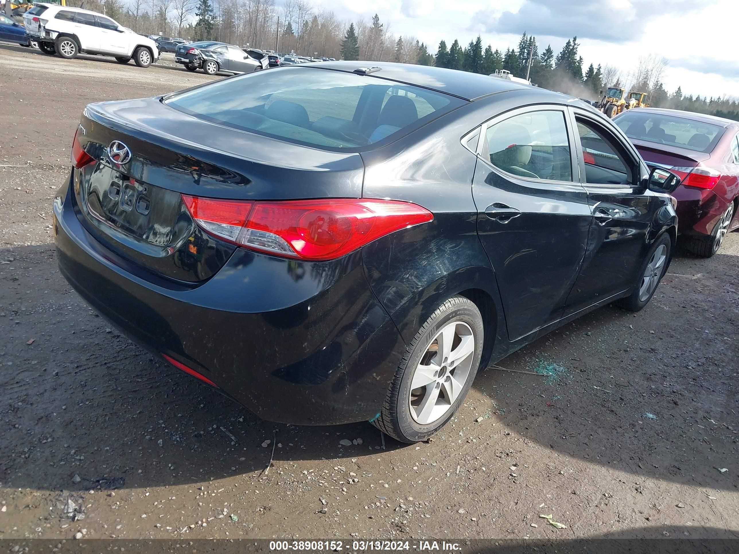 Photo 3 VIN: KMHDH4AE8BU143829 - HYUNDAI ELANTRA 