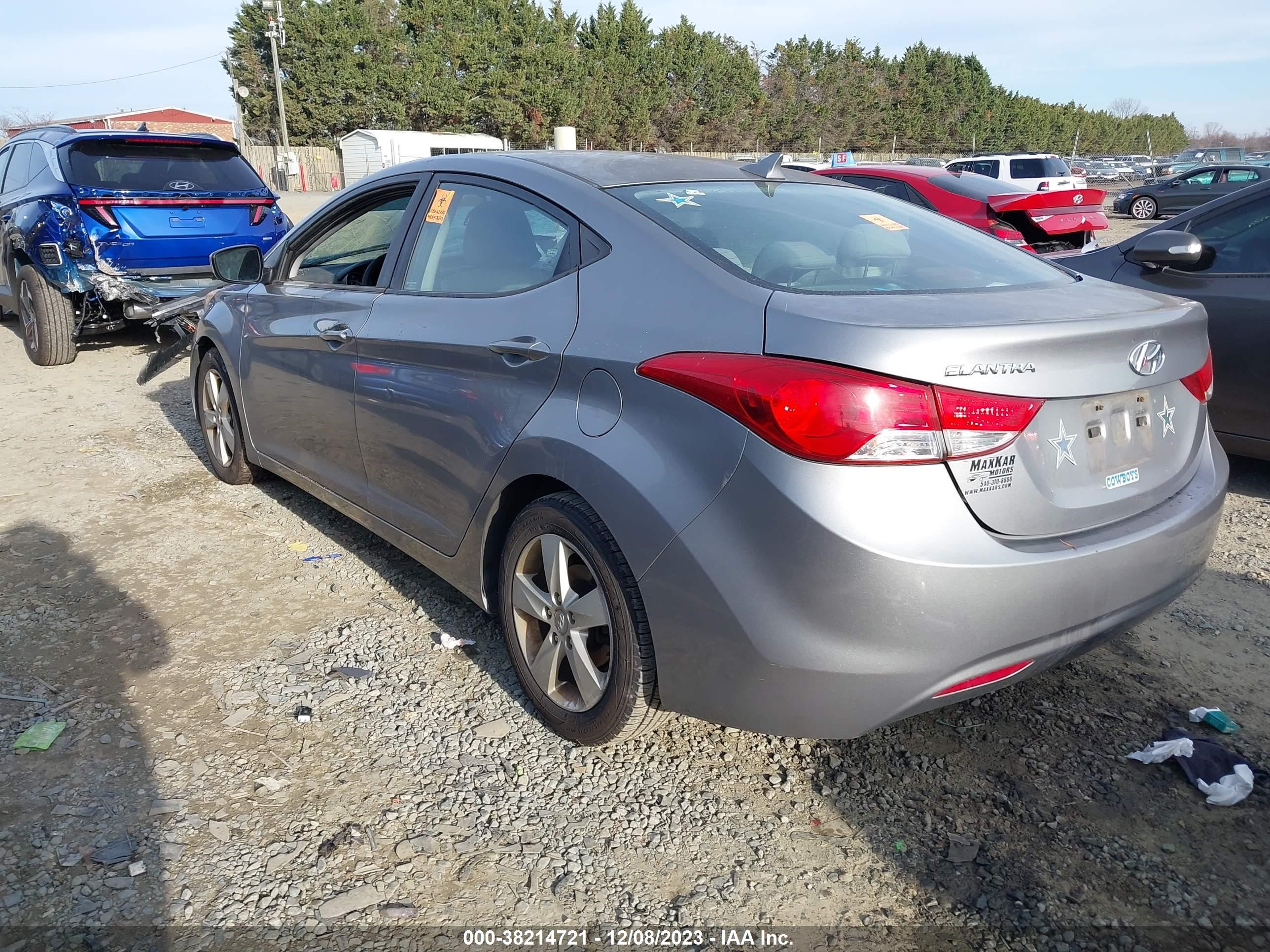 Photo 2 VIN: KMHDH4AE8BU149971 - HYUNDAI ELANTRA 